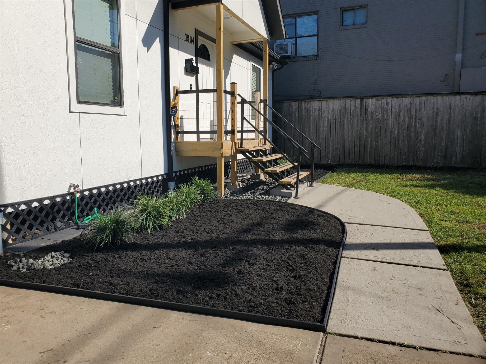 1904 Davis Street Property Photo 1