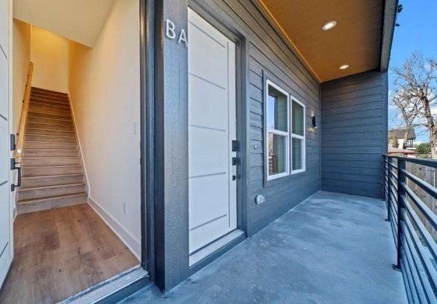 236 E 39th Street A Property Photo 3