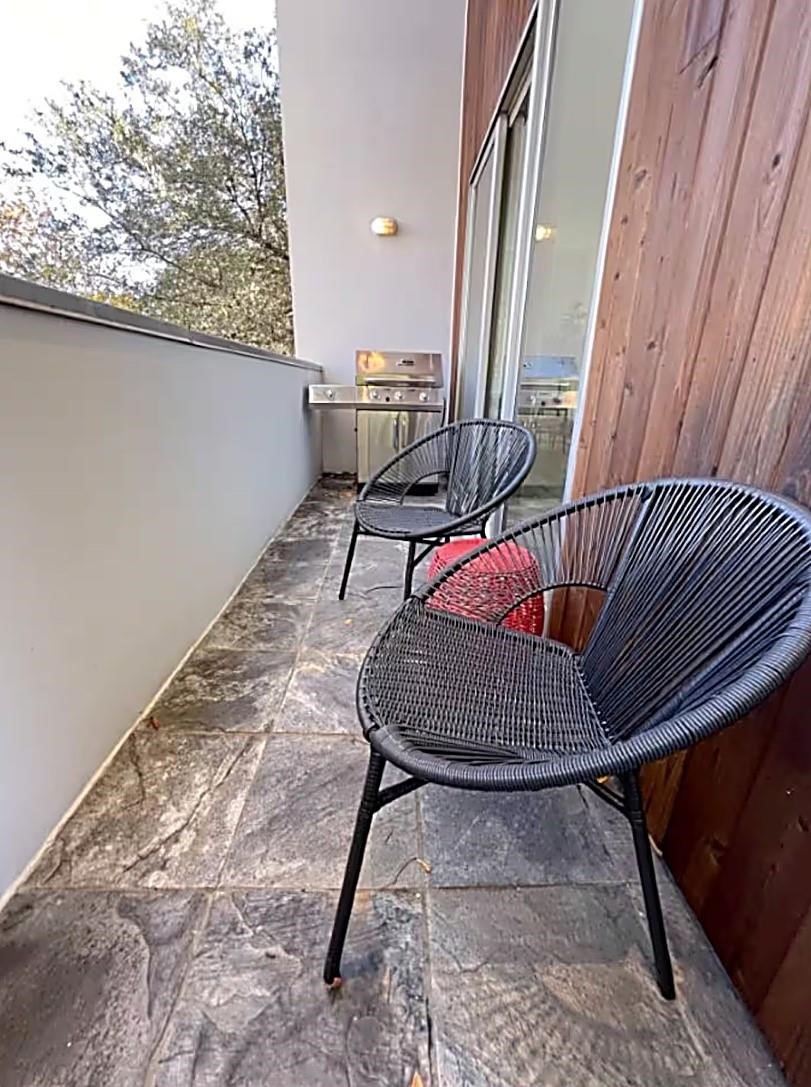 4904 S Shepherd Drive Property Photo 18