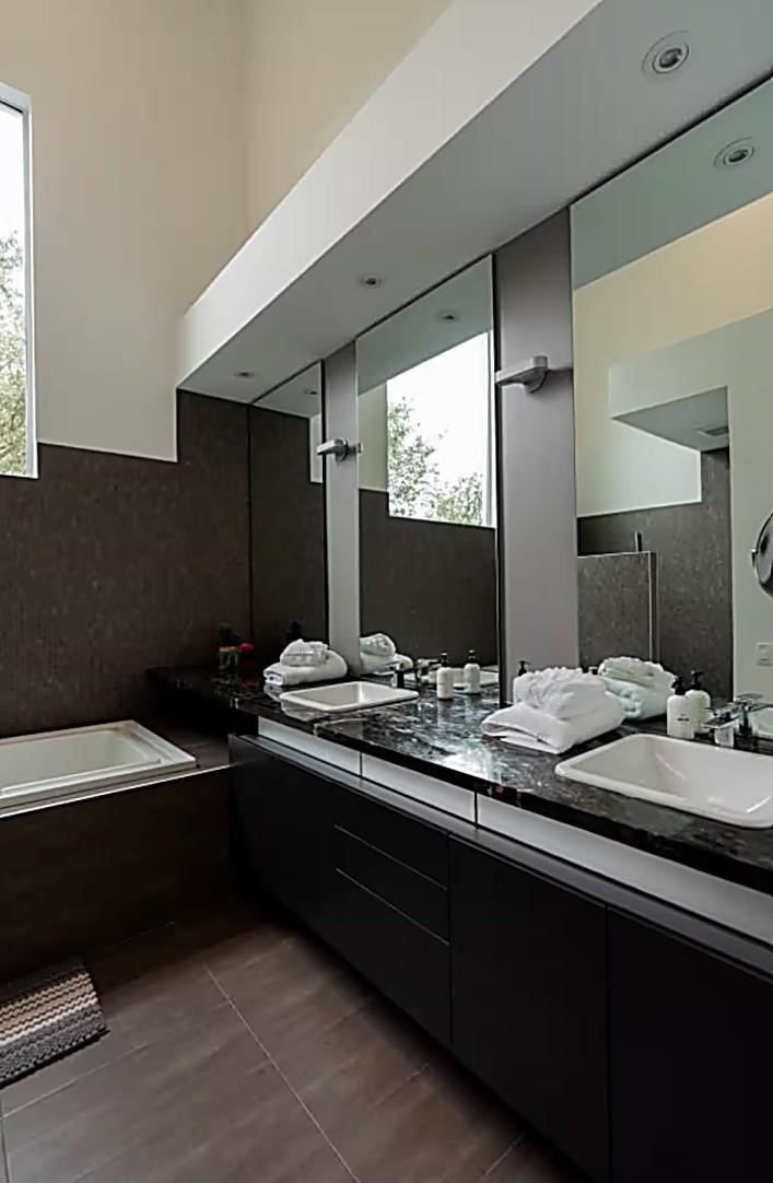 4904 S Shepherd Drive Property Photo 31