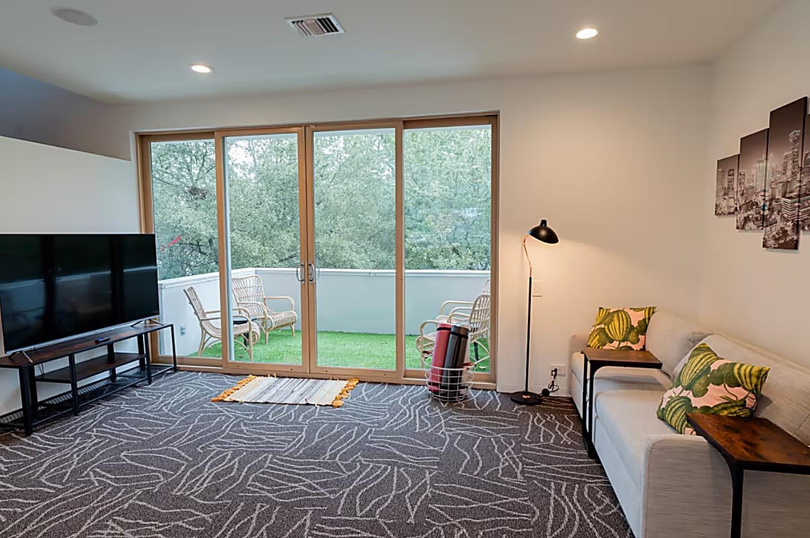 4904 S Shepherd Drive Property Photo 35