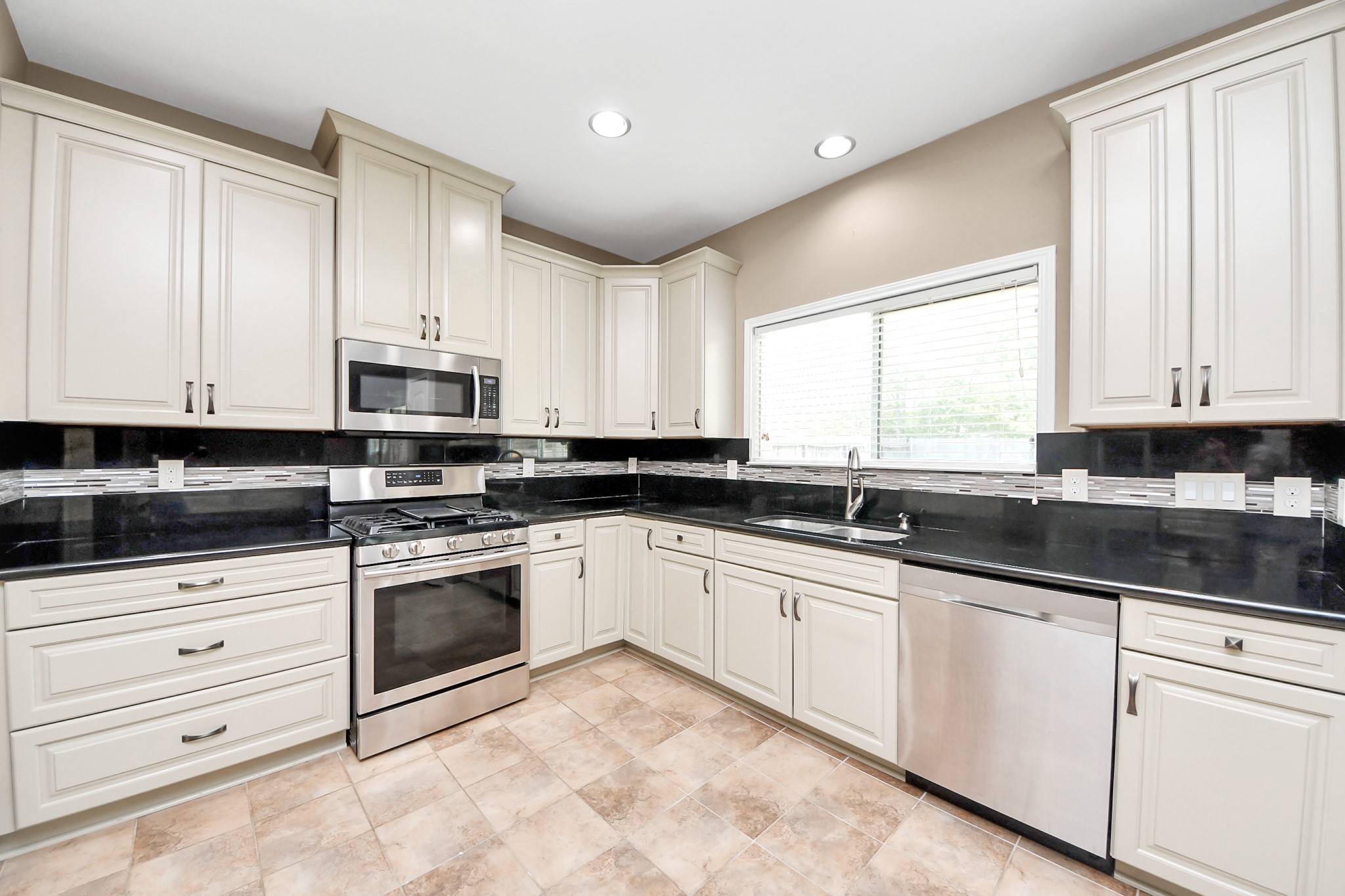 22102 Westerpine Lane Property Photo 4