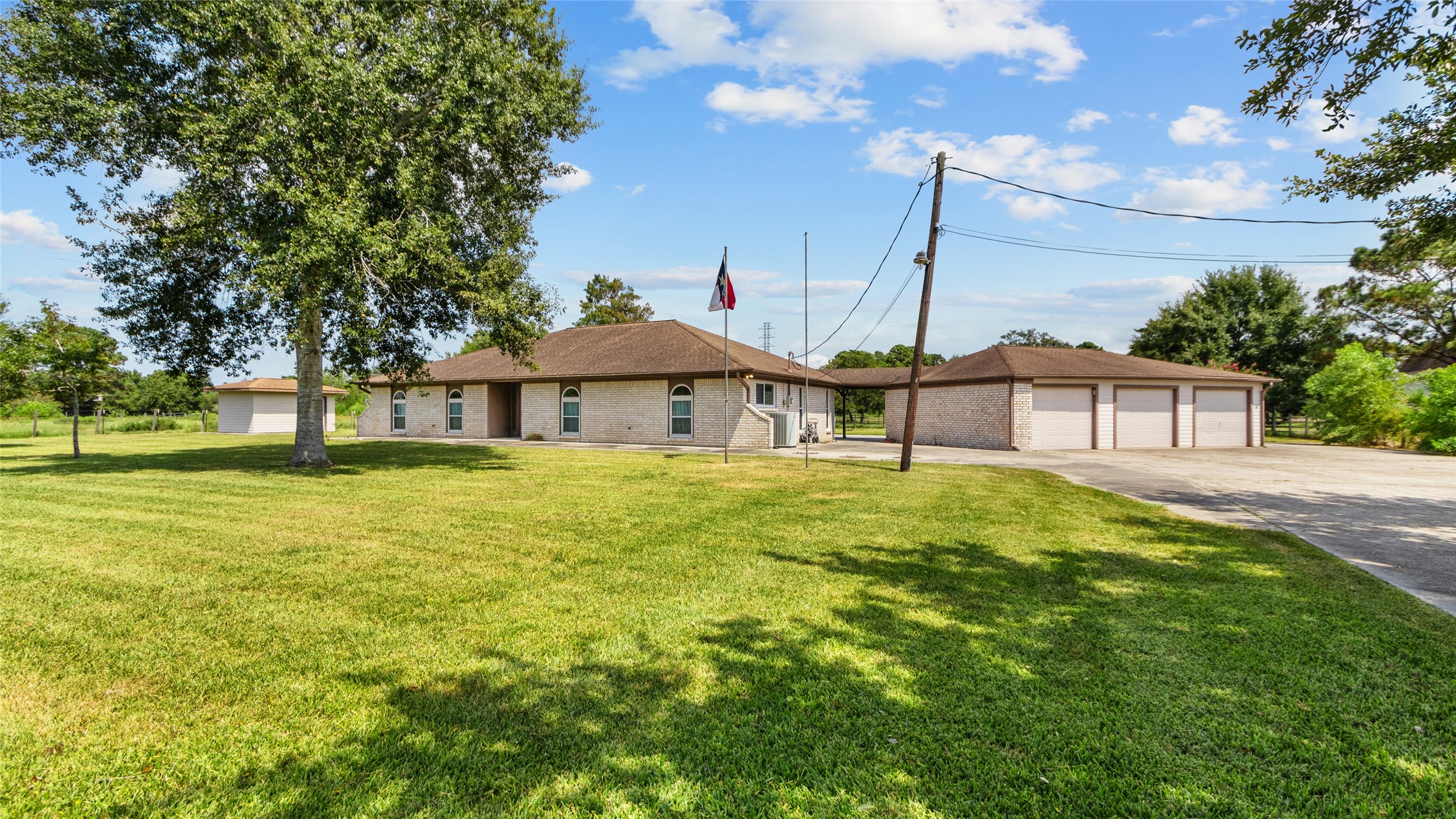2915 Cemetery Road Property Photo 2