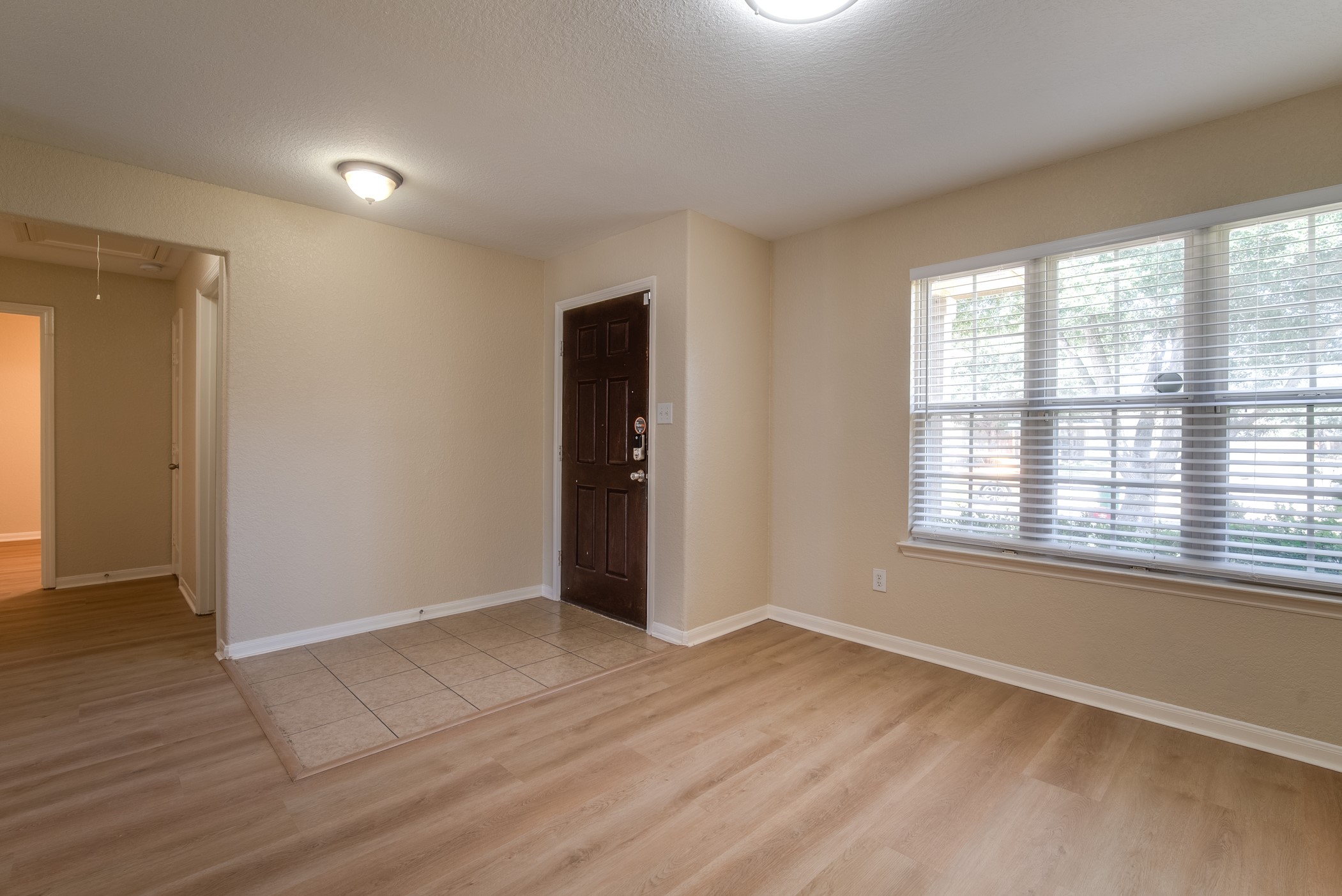 8442 Rollins Bend Lane Property Photo 4