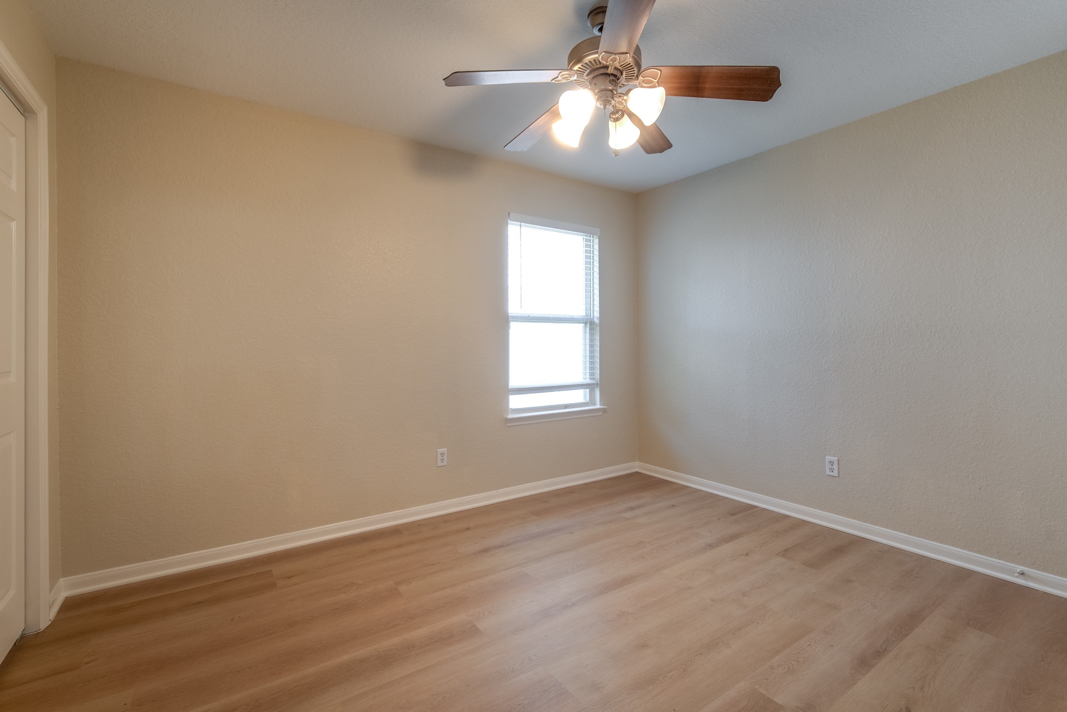 8442 Rollins Bend Lane Property Photo 6