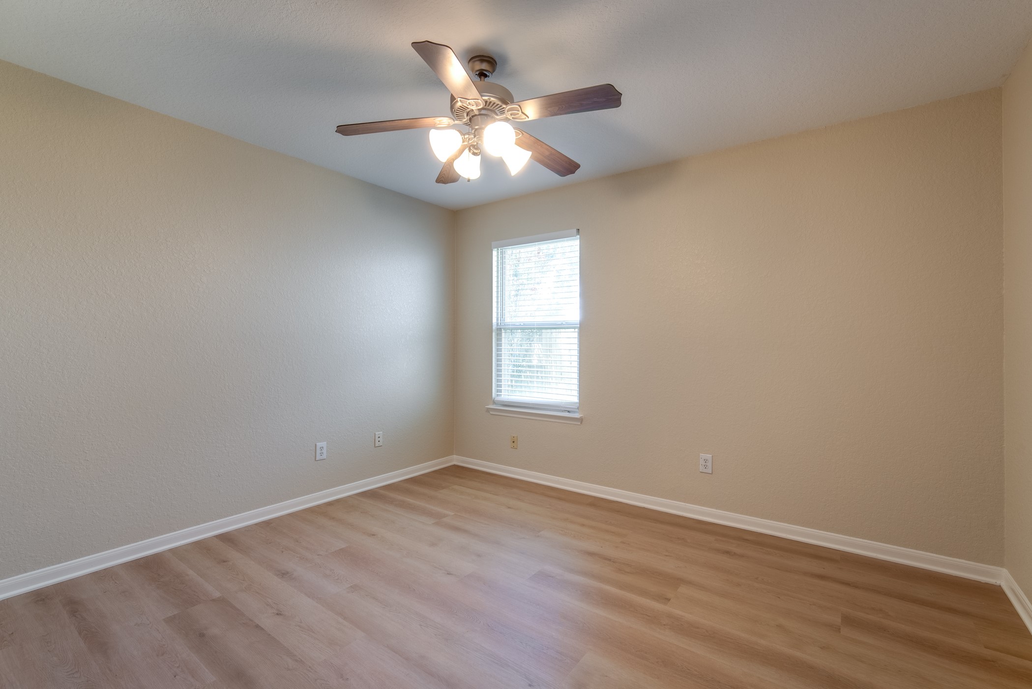 8442 Rollins Bend Lane Property Photo 7