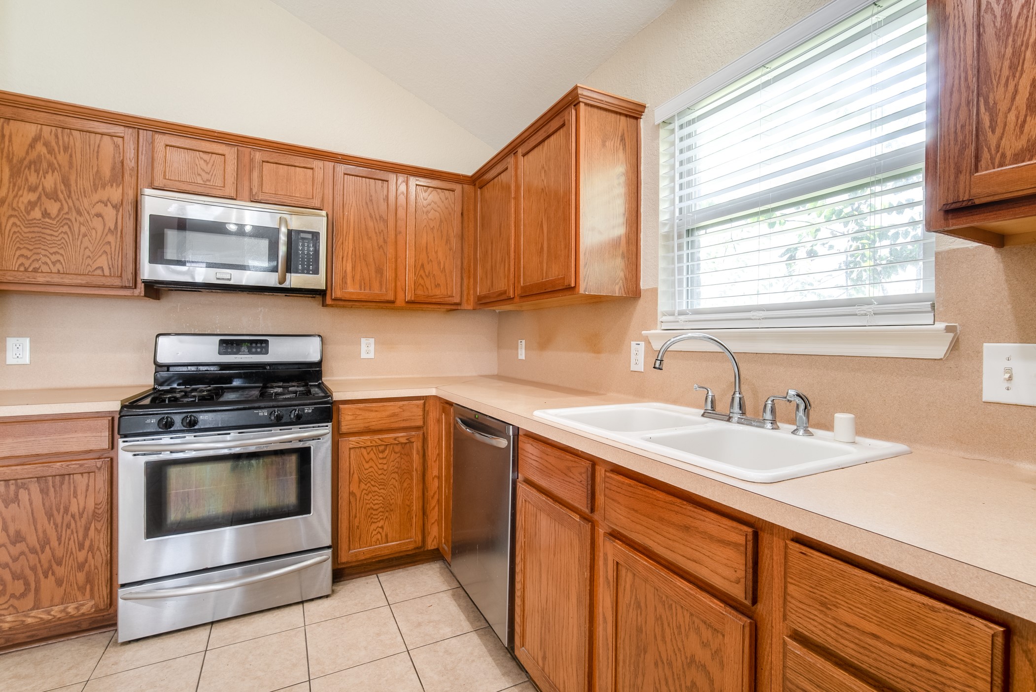 8442 Rollins Bend Lane Property Photo 10