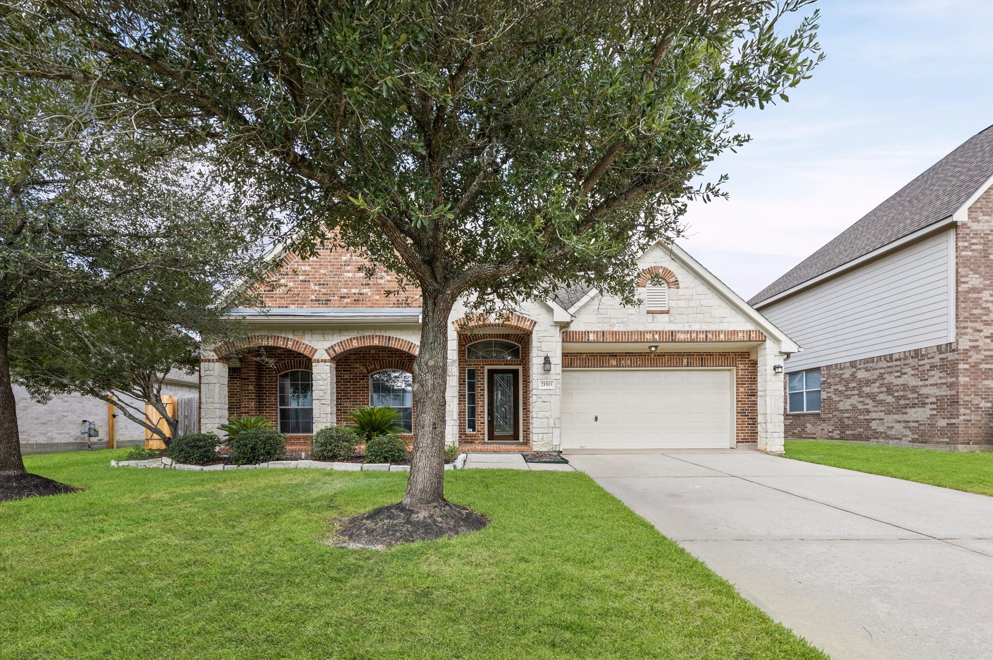 21511 Avalon Queen Drive Property Photo 1