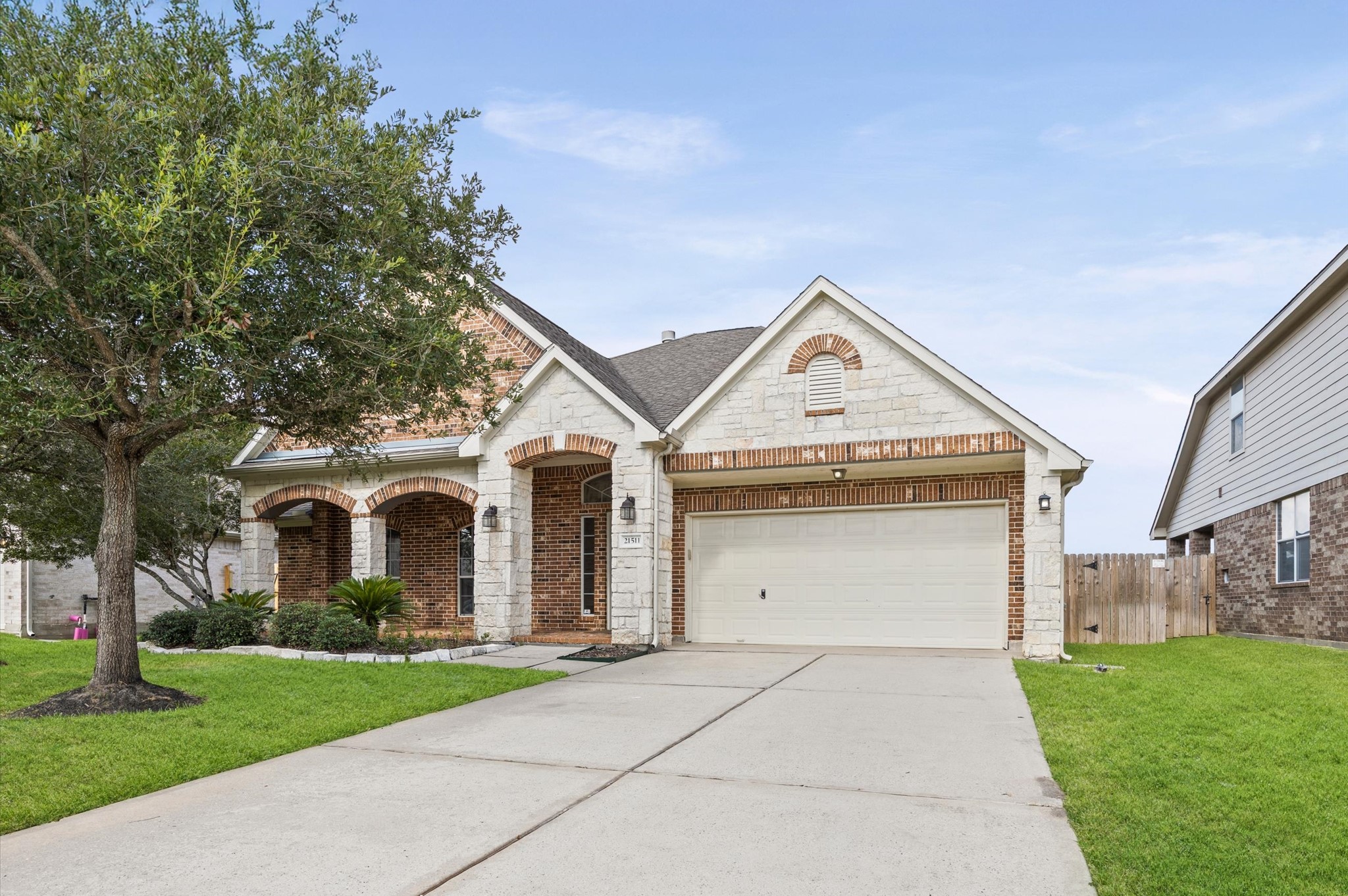 21511 Avalon Queen Drive Property Photo 2