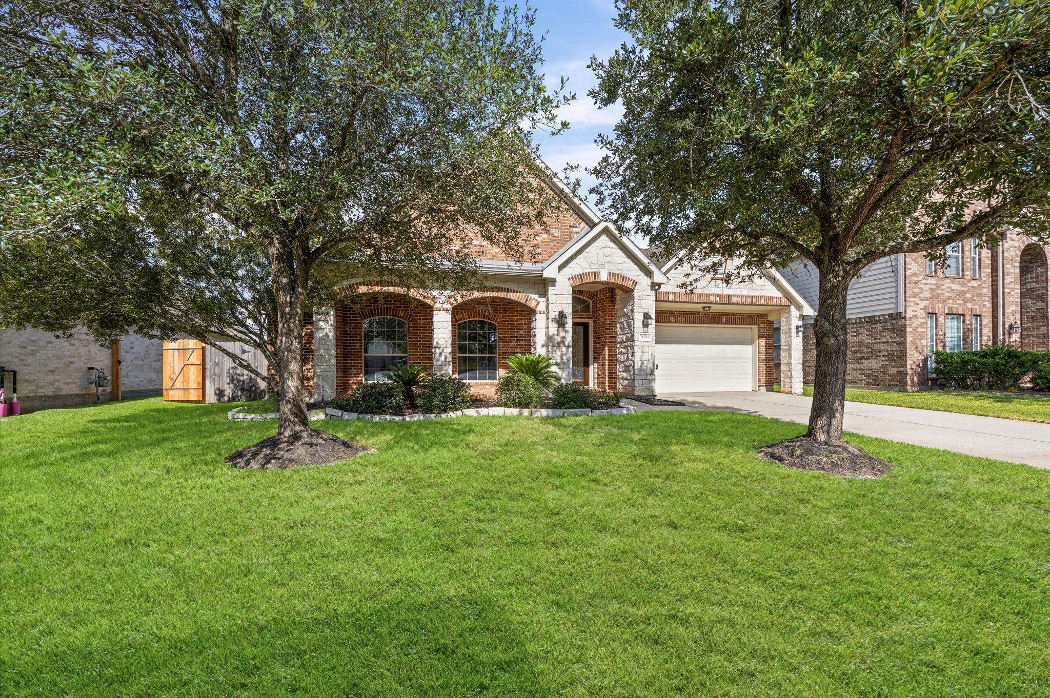 21511 Avalon Queen Drive Property Photo 3