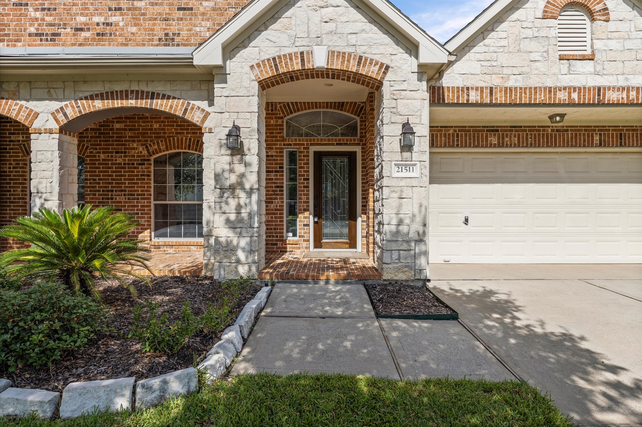 21511 Avalon Queen Drive Property Photo 4