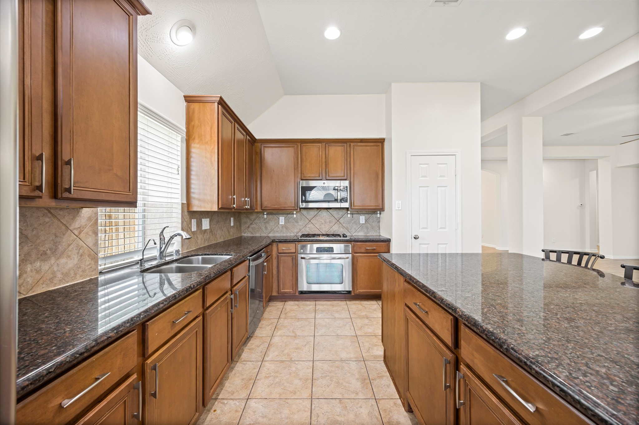 21511 Avalon Queen Drive Property Photo 12