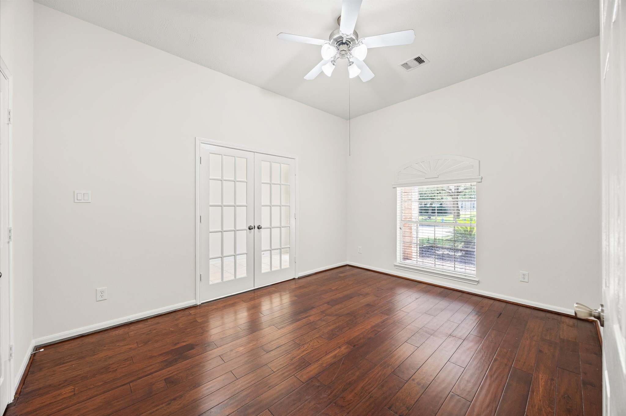 21511 Avalon Queen Drive Property Photo 15