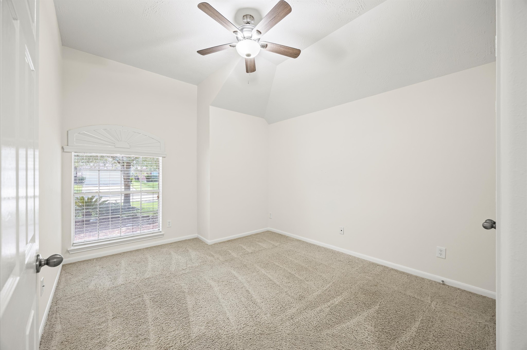 21511 Avalon Queen Drive Property Photo 16