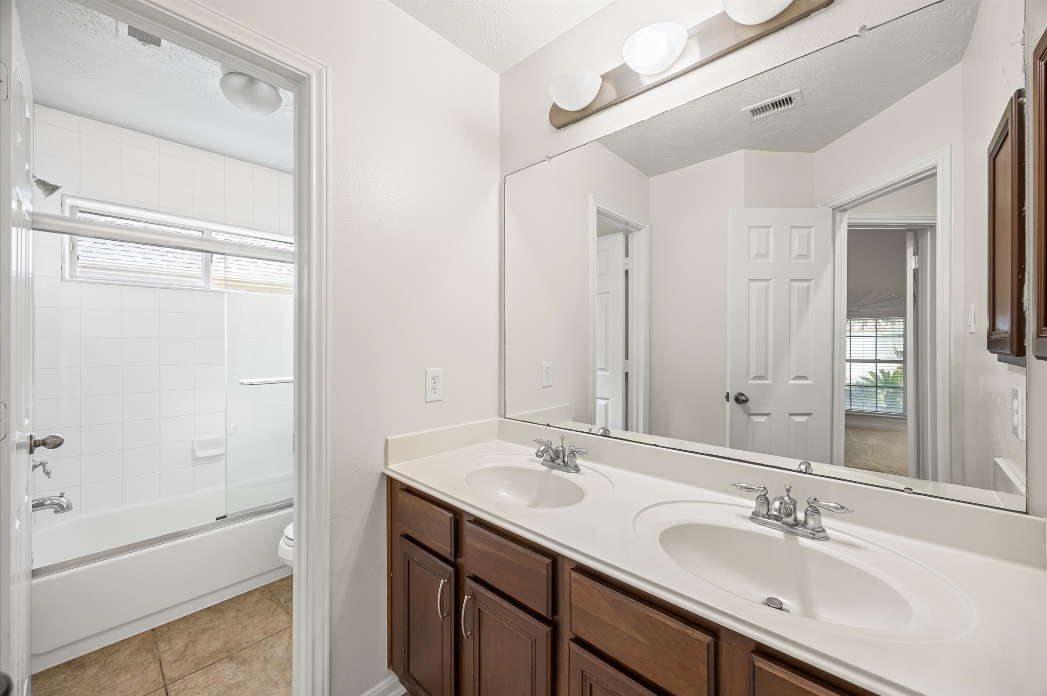 21511 Avalon Queen Drive Property Photo 17