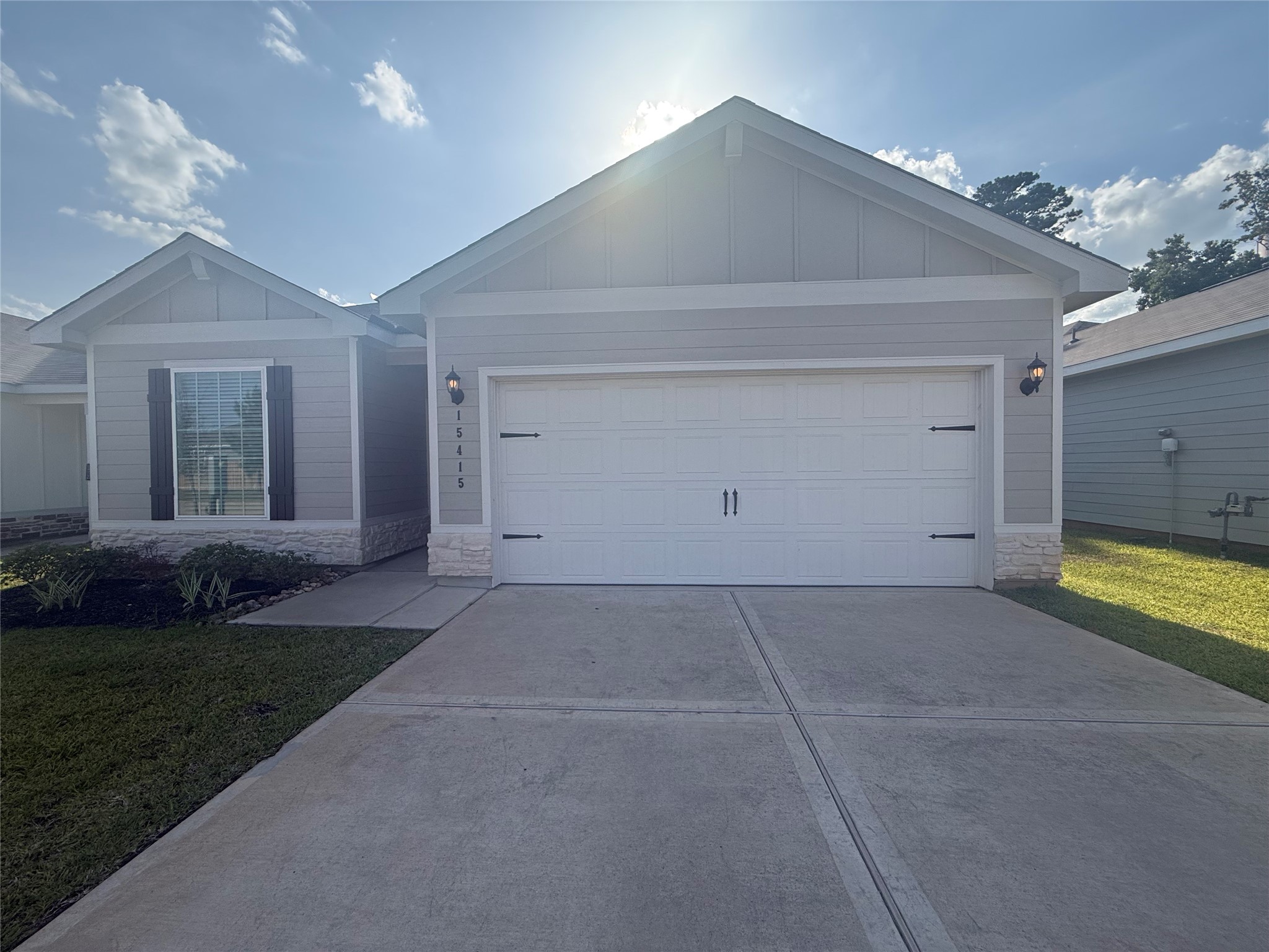 15415 Maple Terrace Drive Property Photo 1