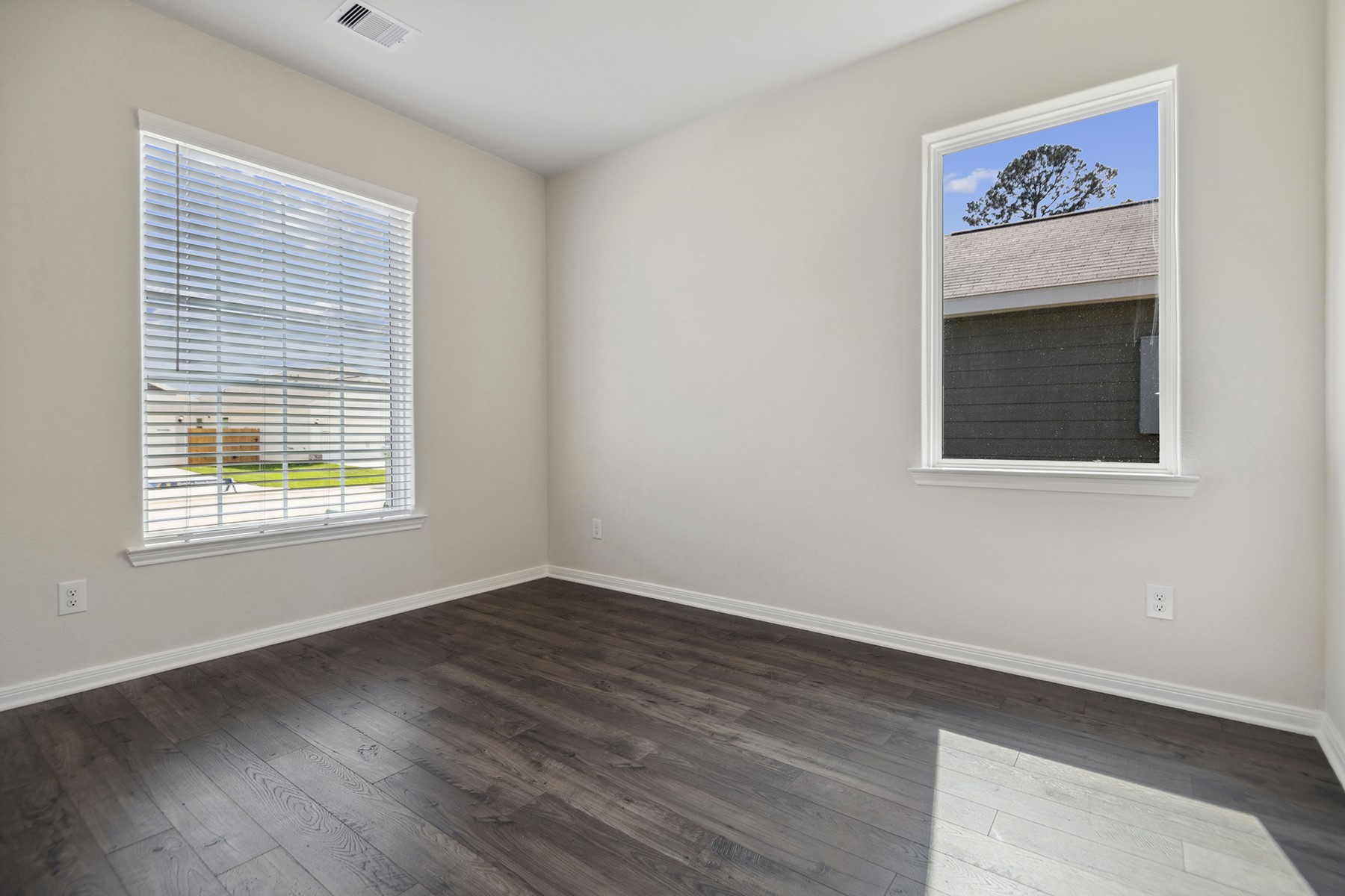 15415 Maple Terrace Drive Property Photo 4