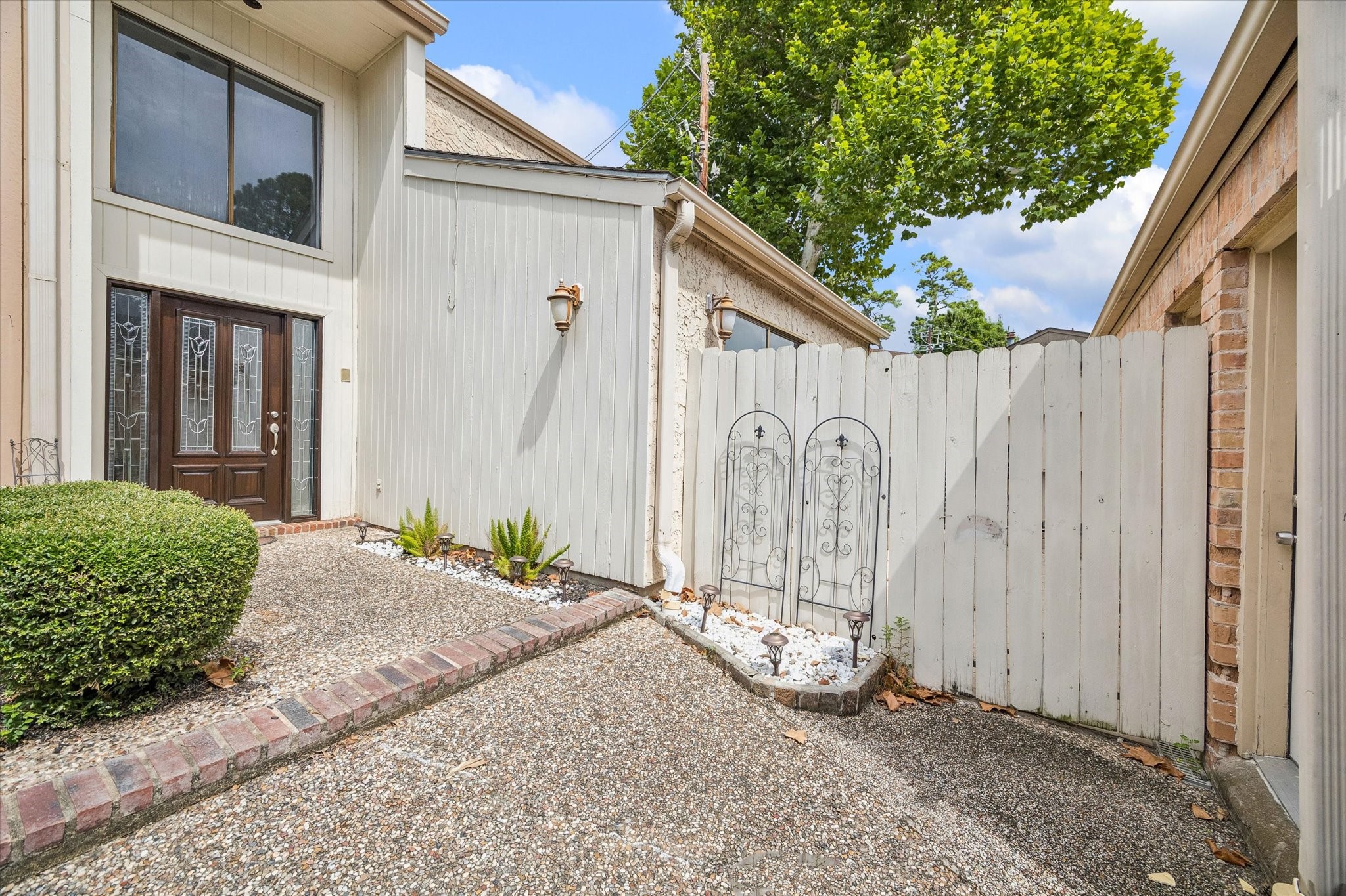 9322 Briar Forest Drive Property Photo 7