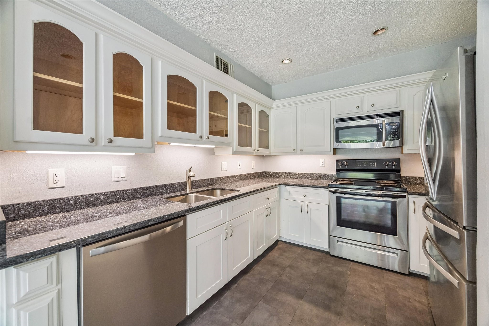 9322 Briar Forest Drive Property Photo 10