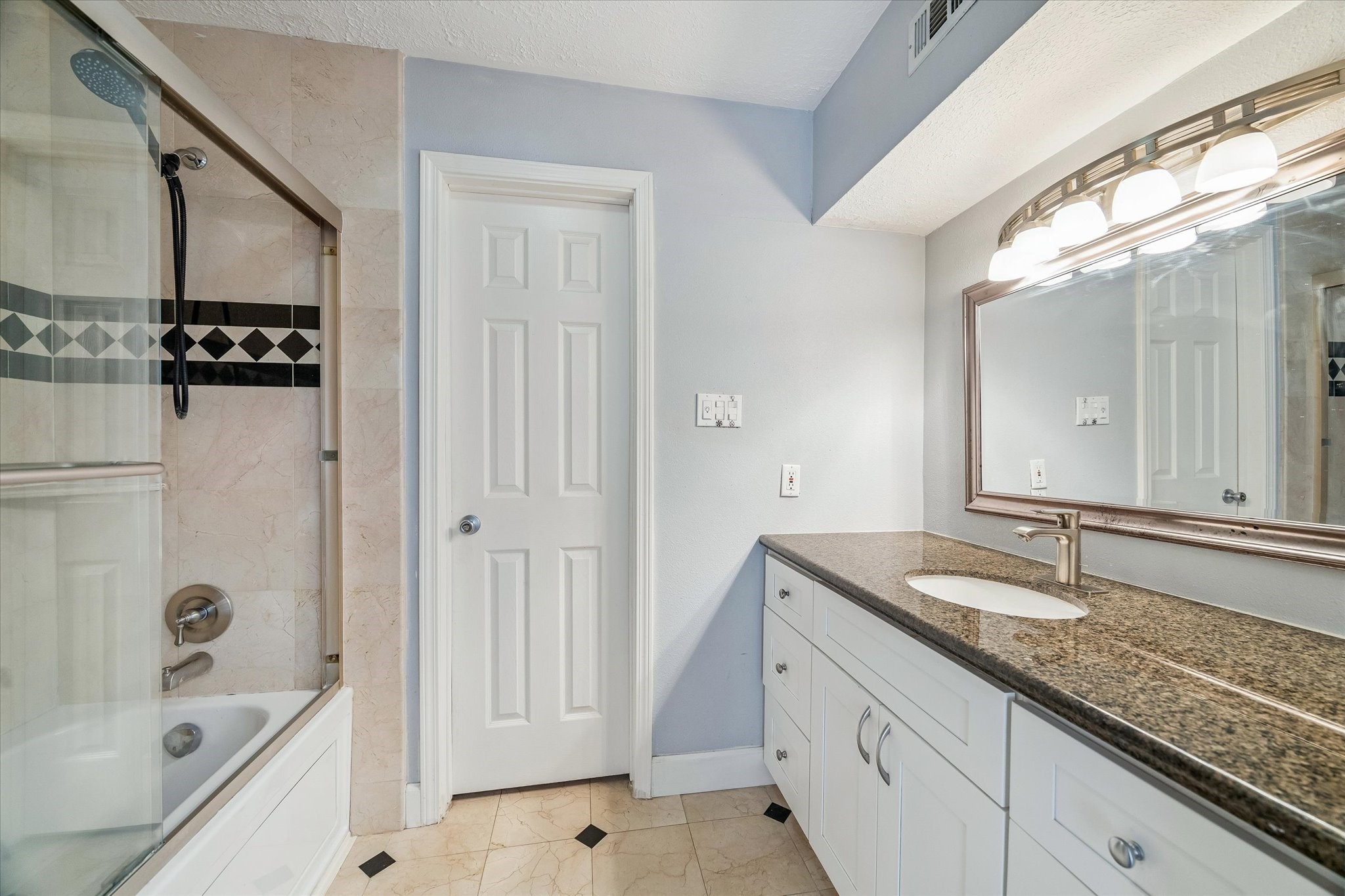 9322 Briar Forest Drive Property Photo 12