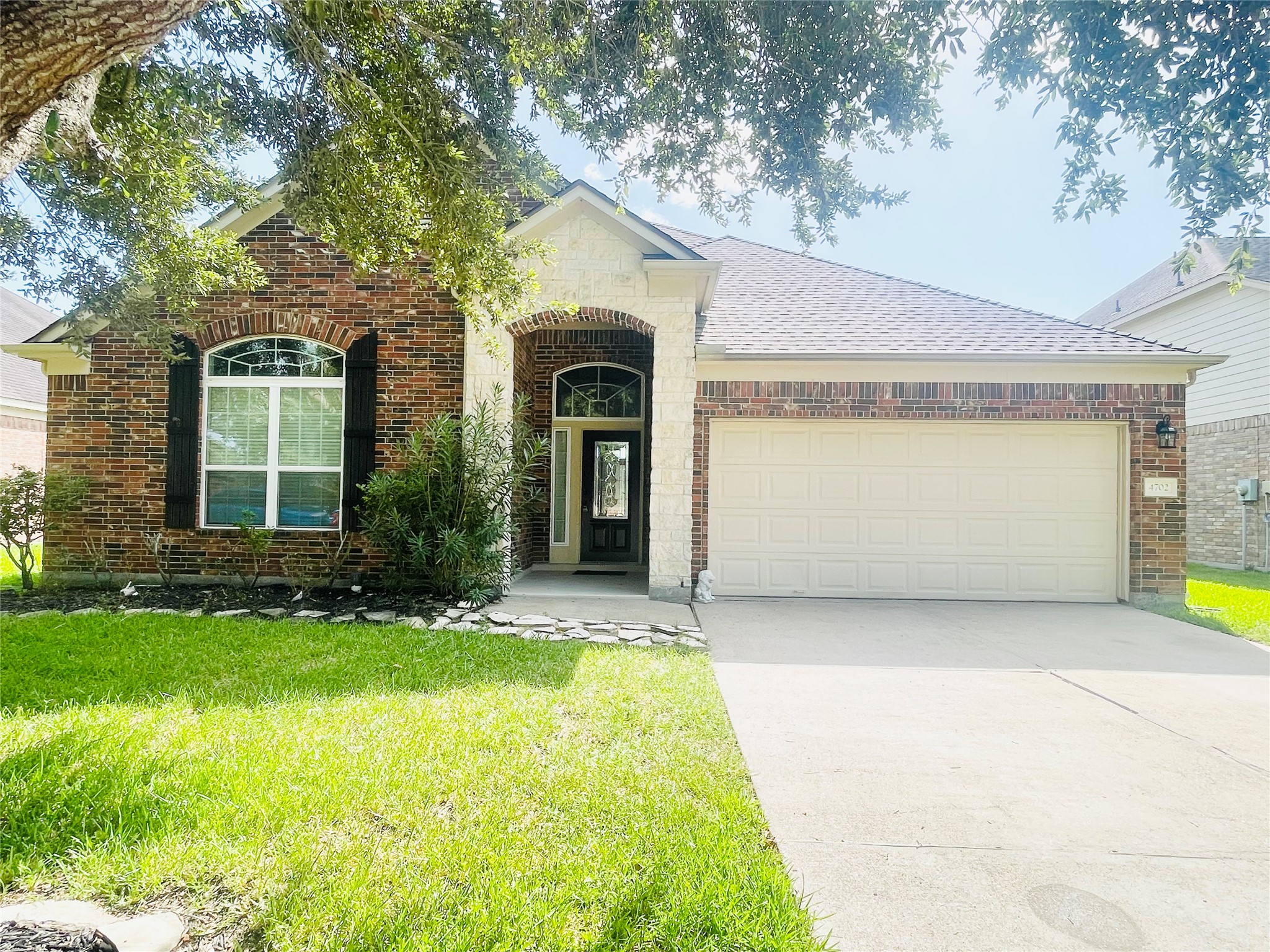 4702 Sedgewood Drive Property Photo 1