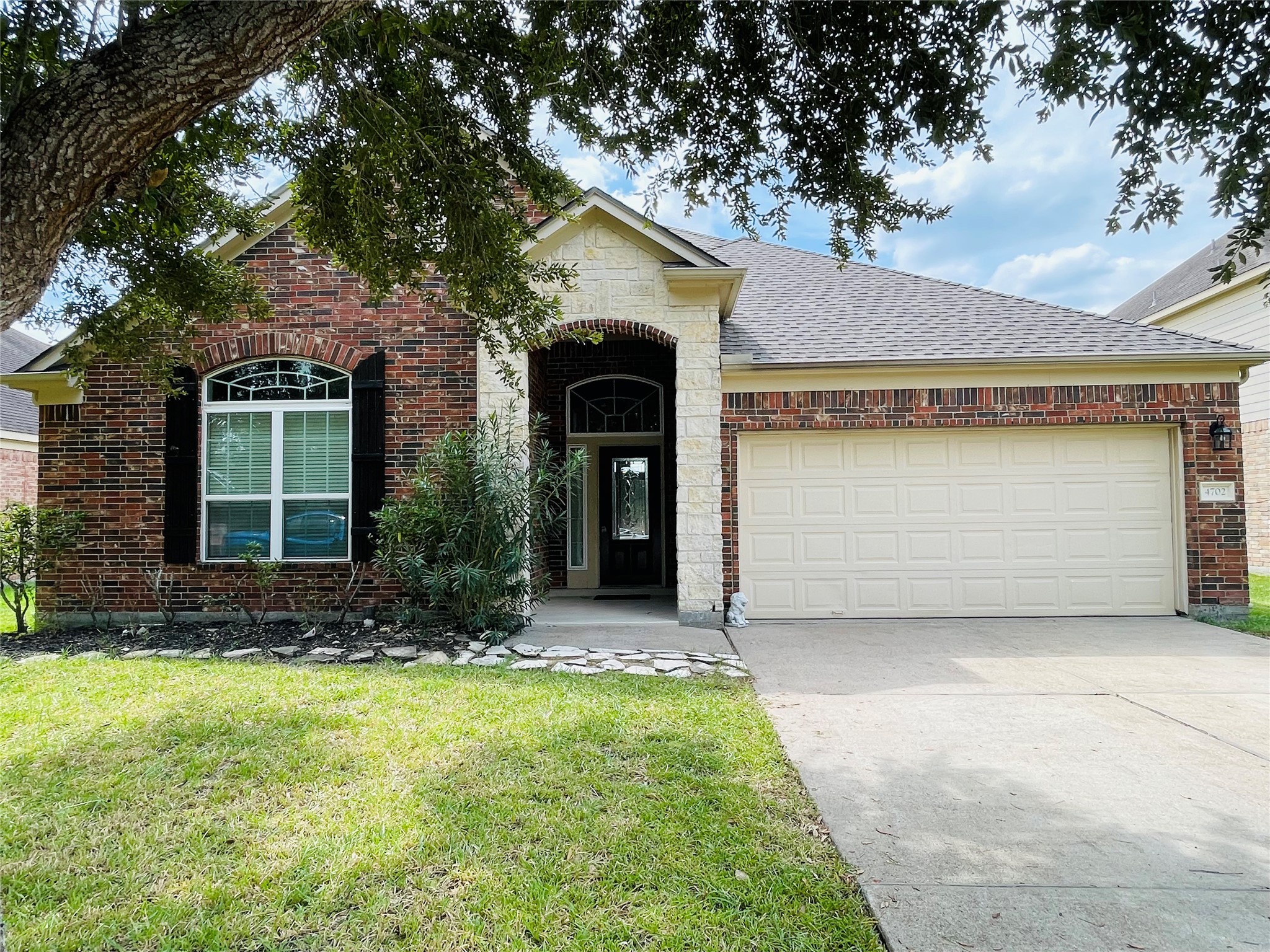 4702 Sedgewood Drive Property Photo 1
