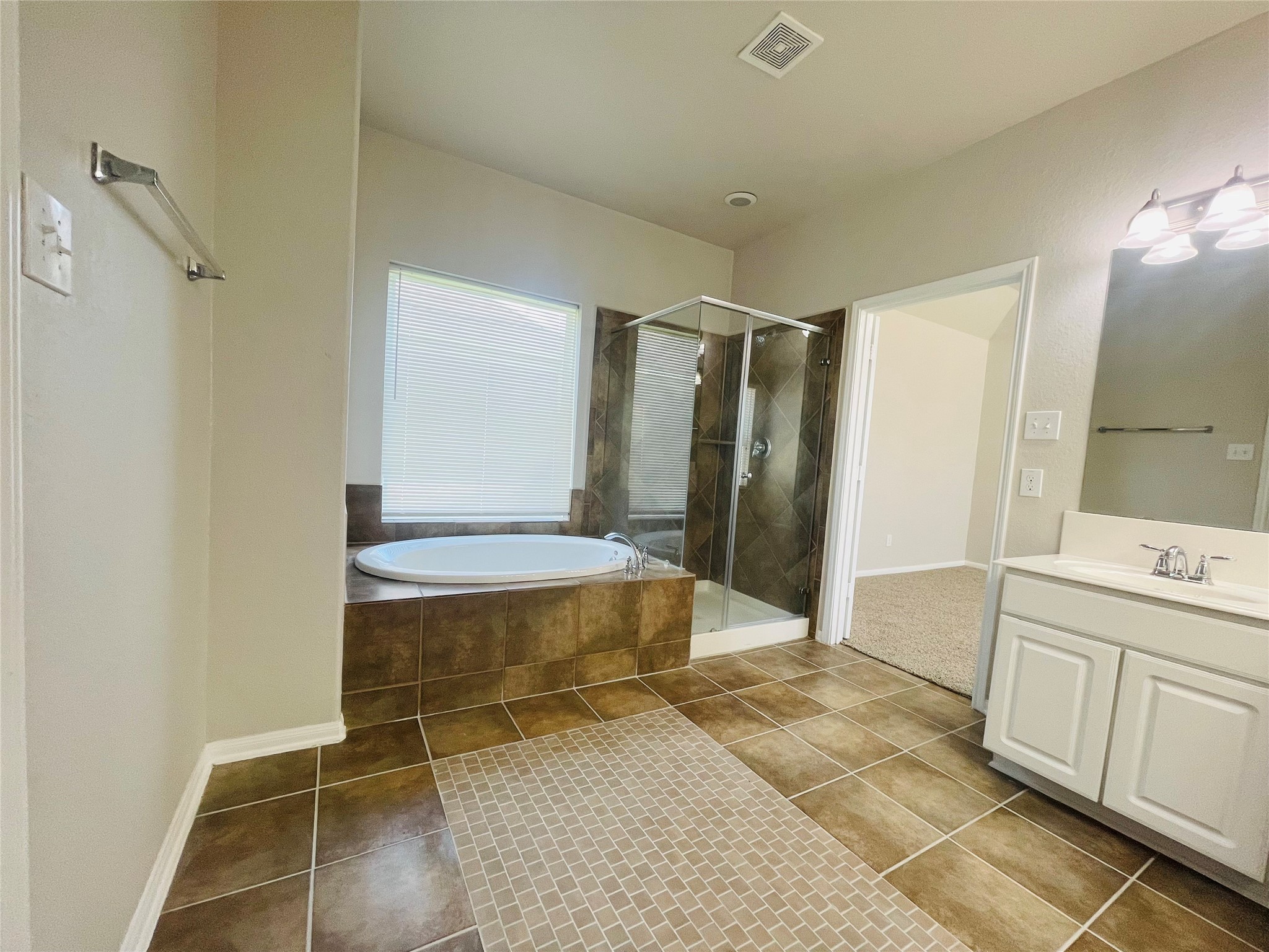 4702 Sedgewood Drive Property Photo 6