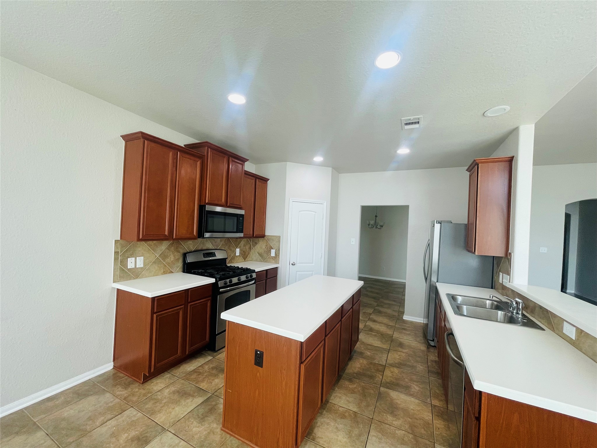 4702 Sedgewood Drive Property Photo 7