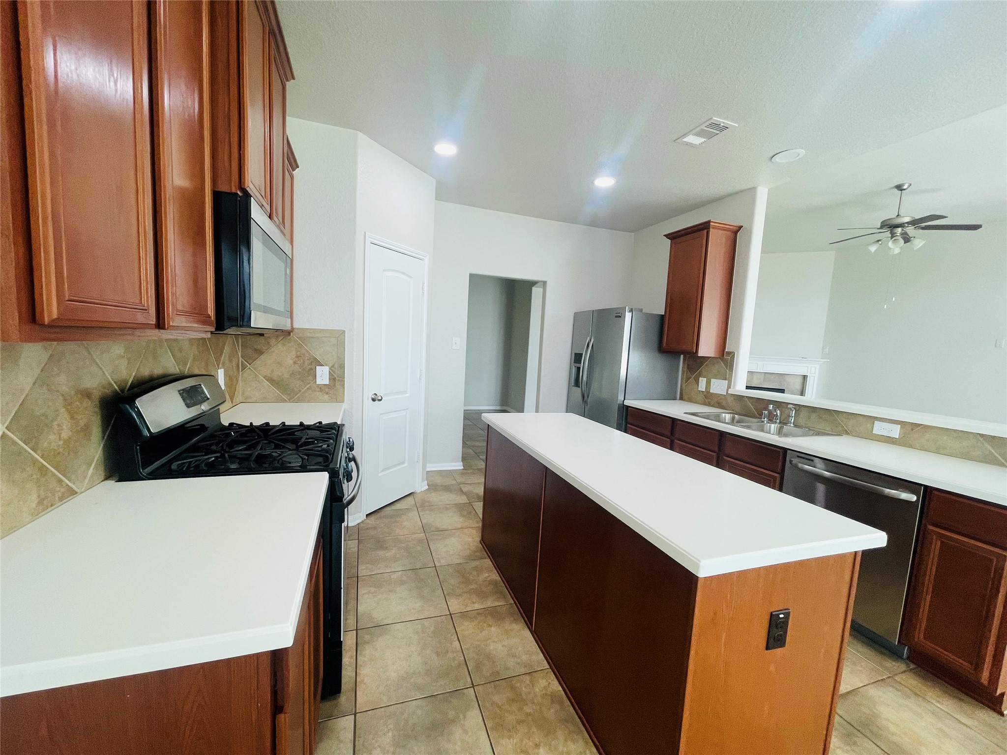 4702 Sedgewood Drive Property Photo 8