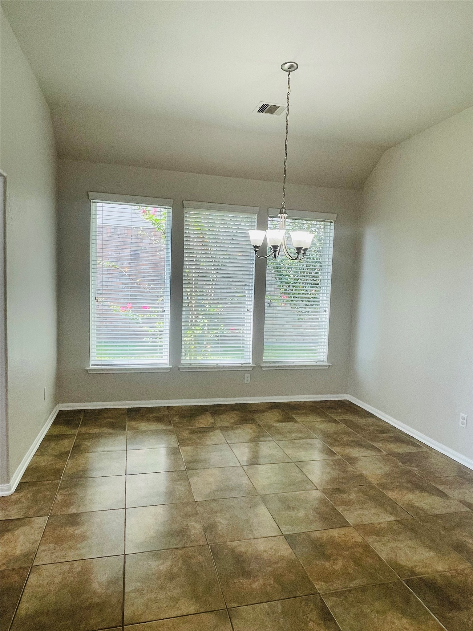 4702 Sedgewood Drive Property Photo 10