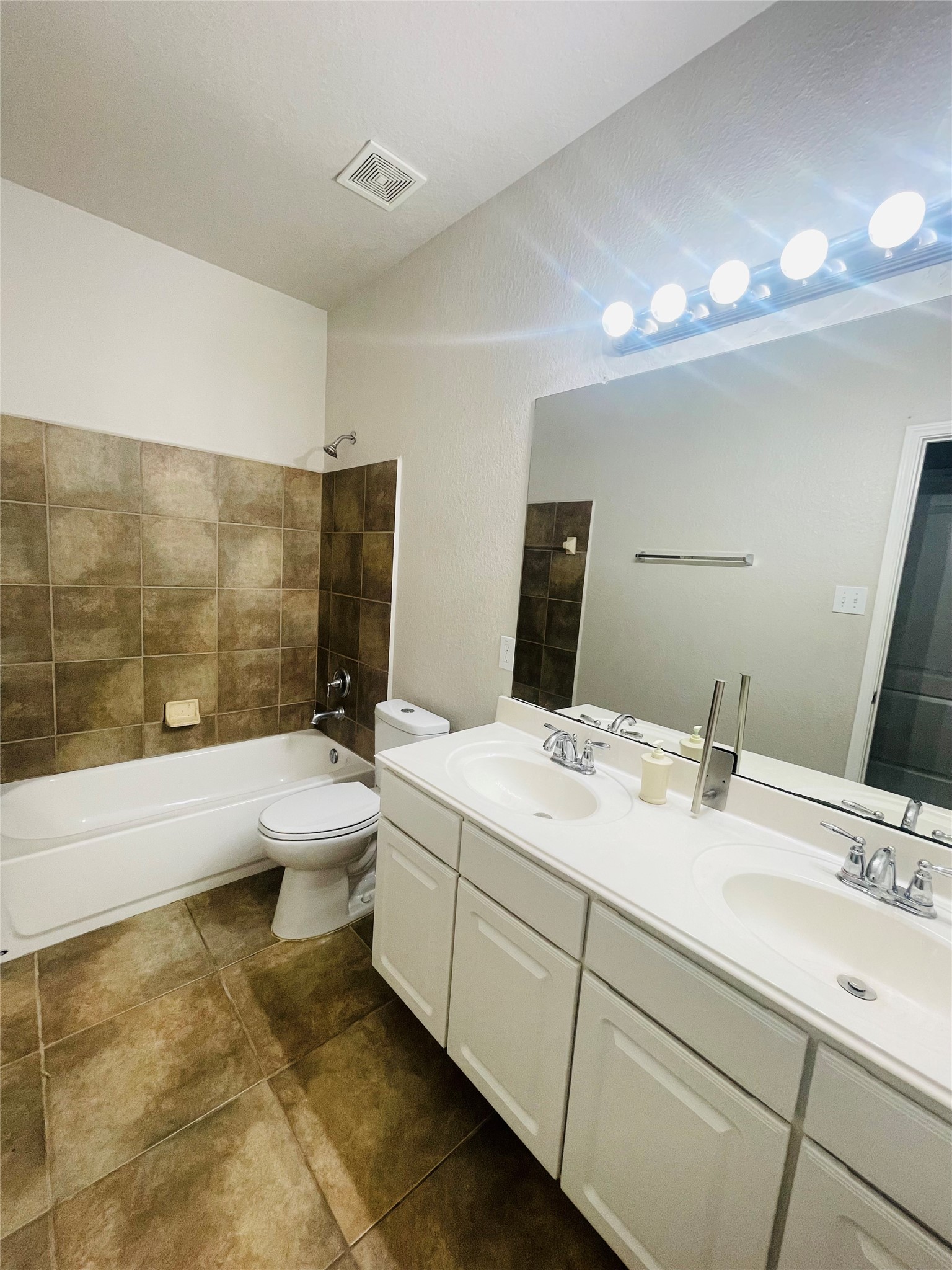 4702 Sedgewood Drive Property Photo 14