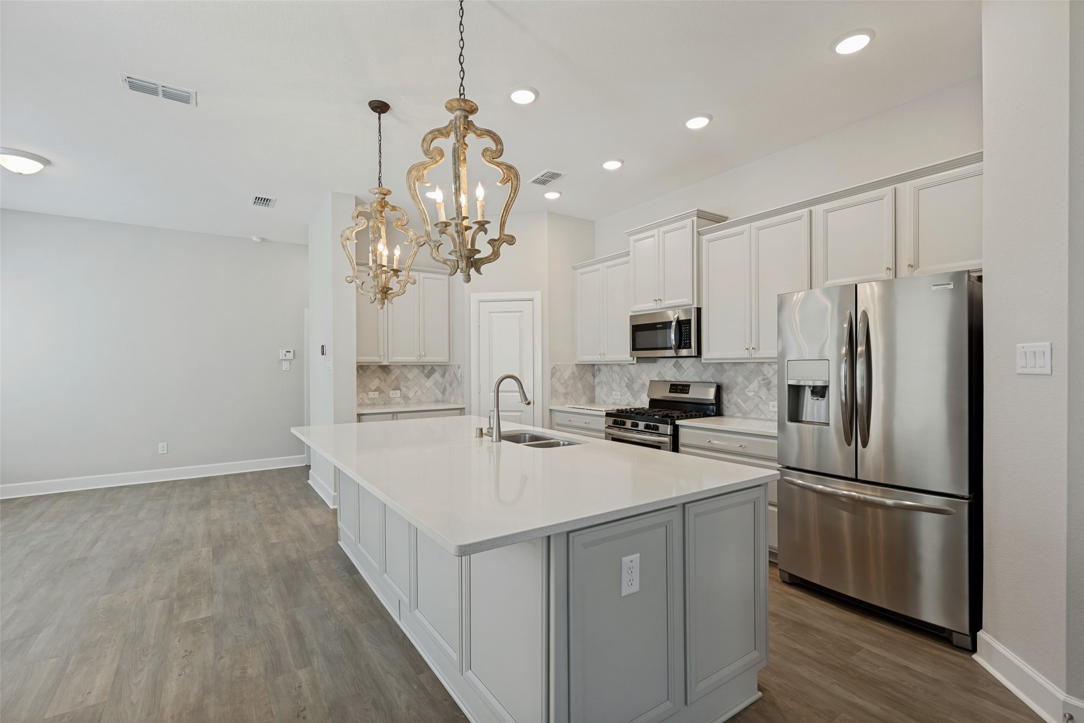 2135 Creekside Breeze Drive Property Photo 8