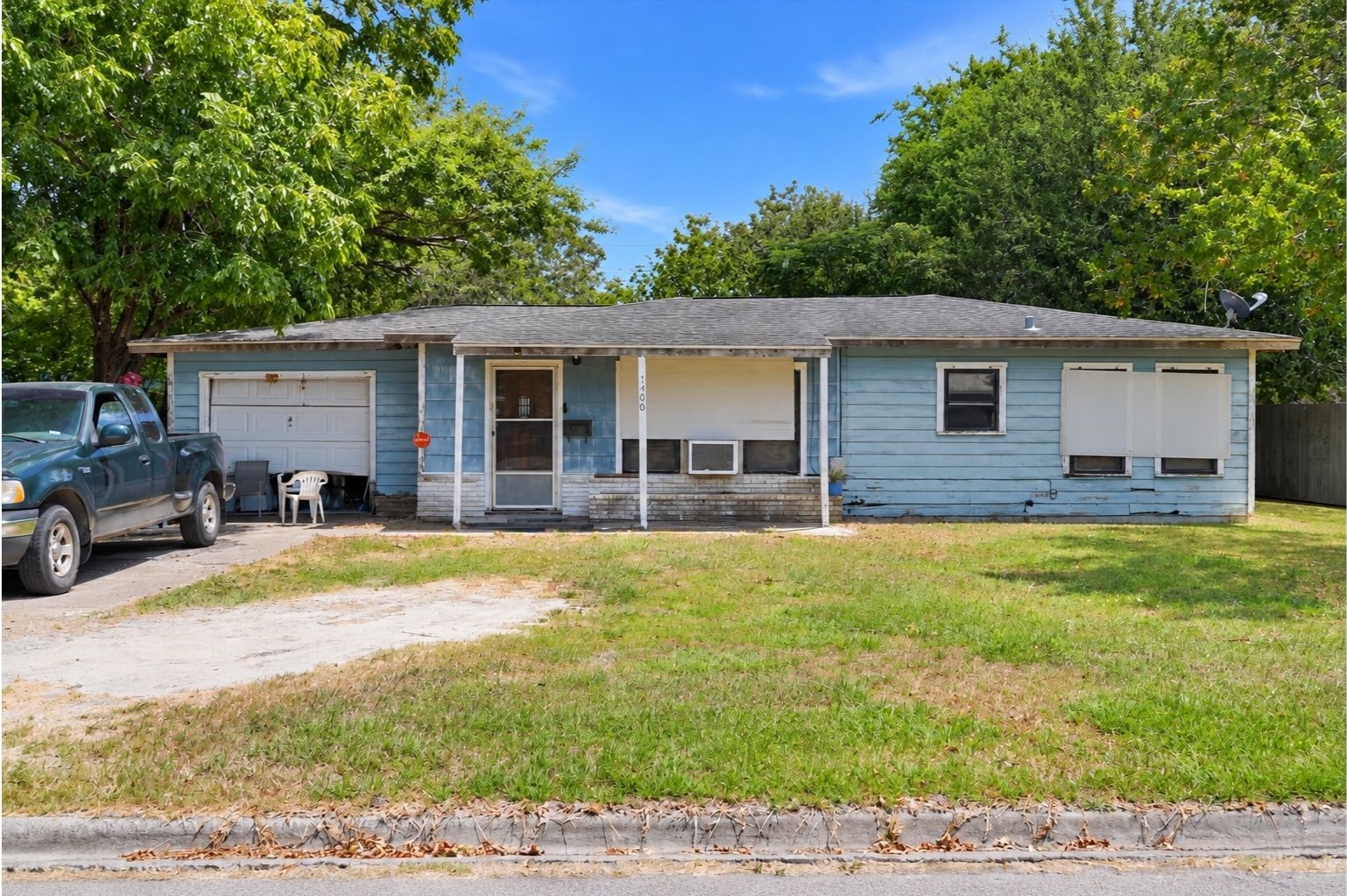 1406 Algee Street Property Photo 1