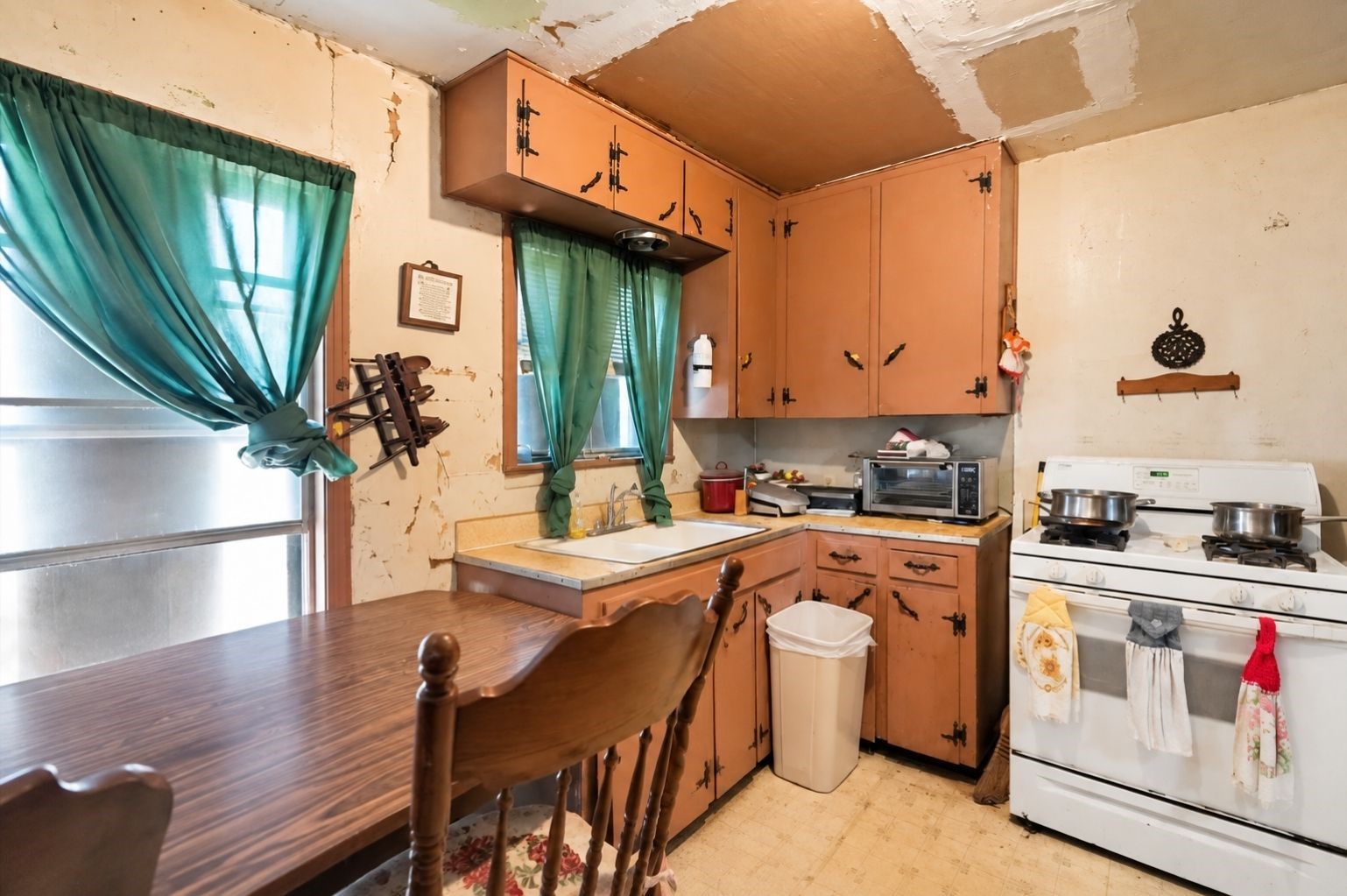 1406 Algee Street Property Photo 12