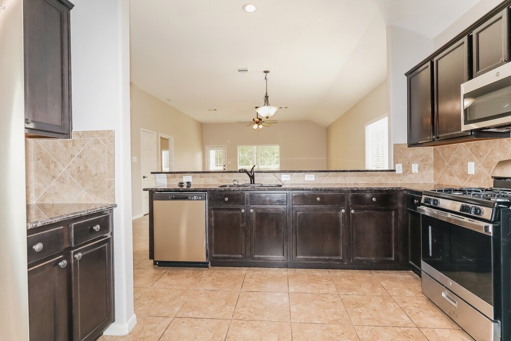 18415 Sunrise Maple Drive Property Photo 9