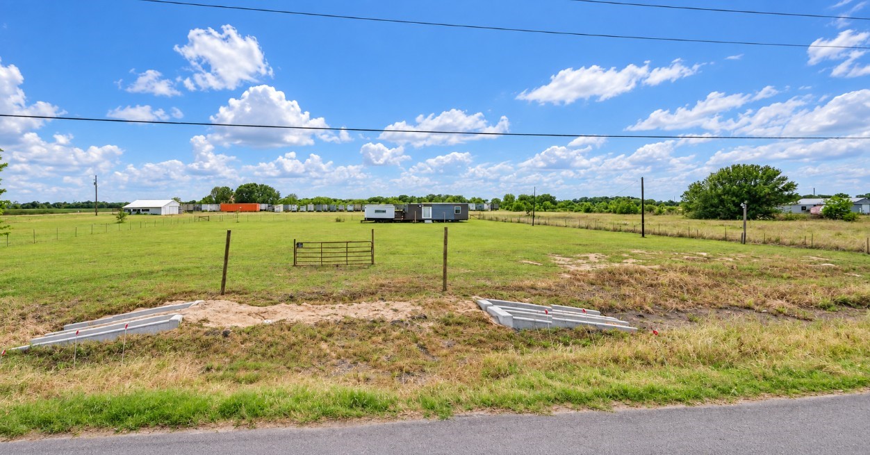 5686 S State Highway 60 Property Photo 2