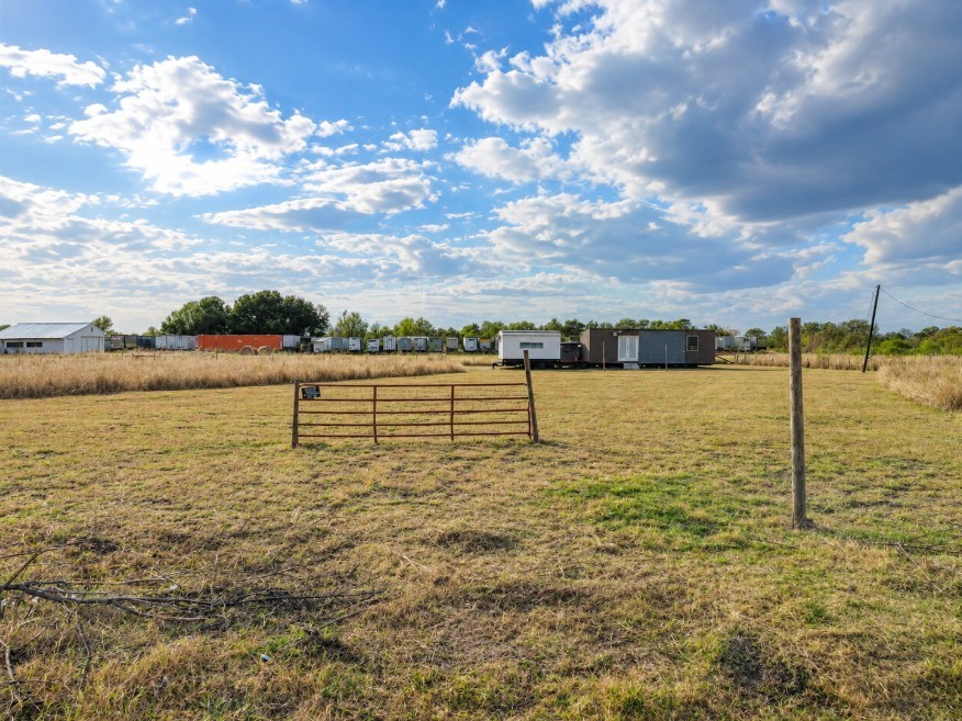 5686 S State Highway 60 Property Photo 3