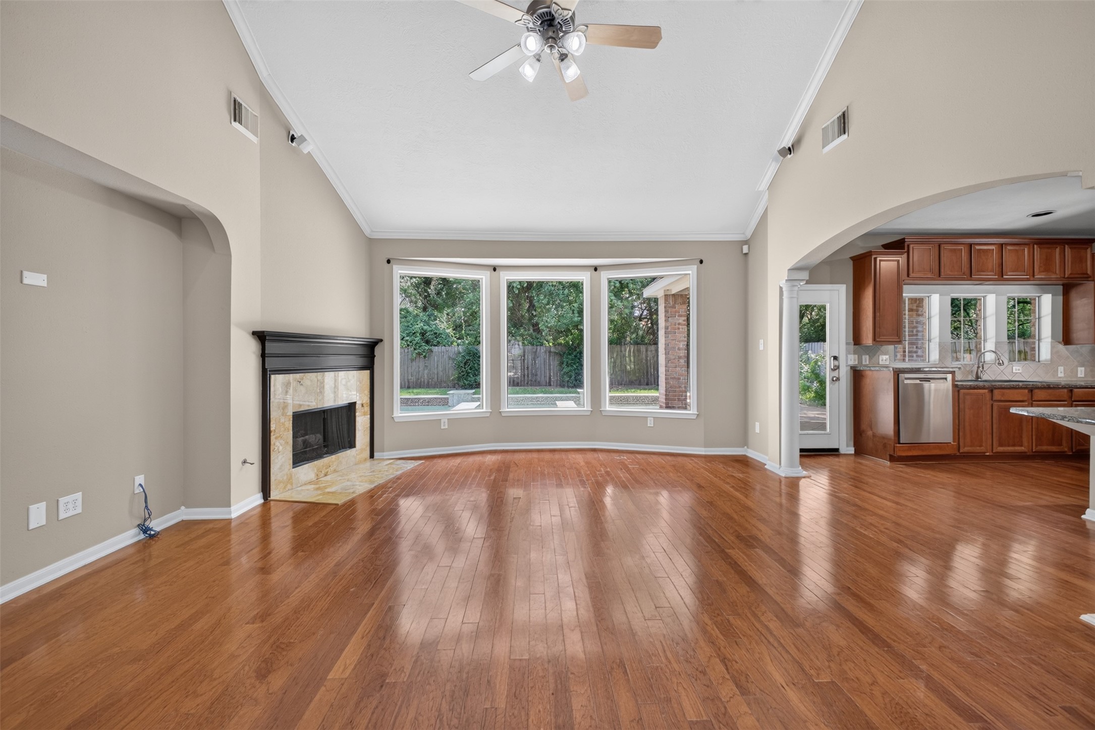 21327 Pennshore Lane Property Photo 9
