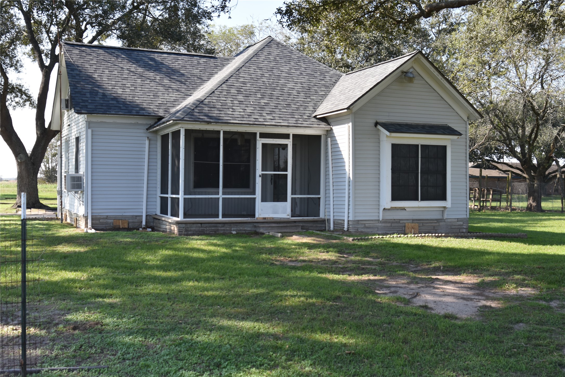 10710 Real Estate Listings Main Image
