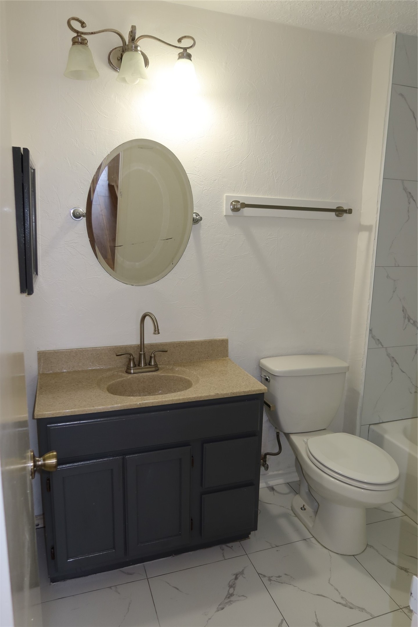 17122 Coachmaker Drive Property Photo 3