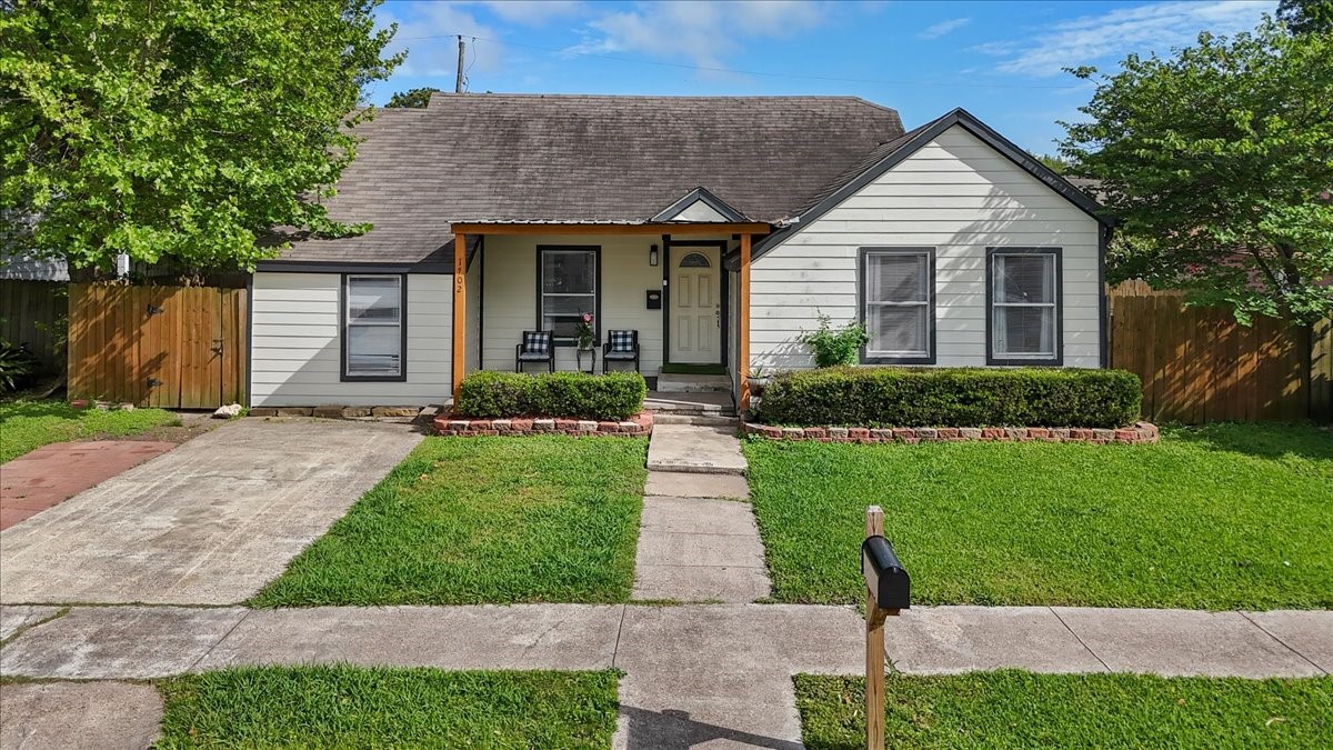 1702 Alabama Street Property Photo 1