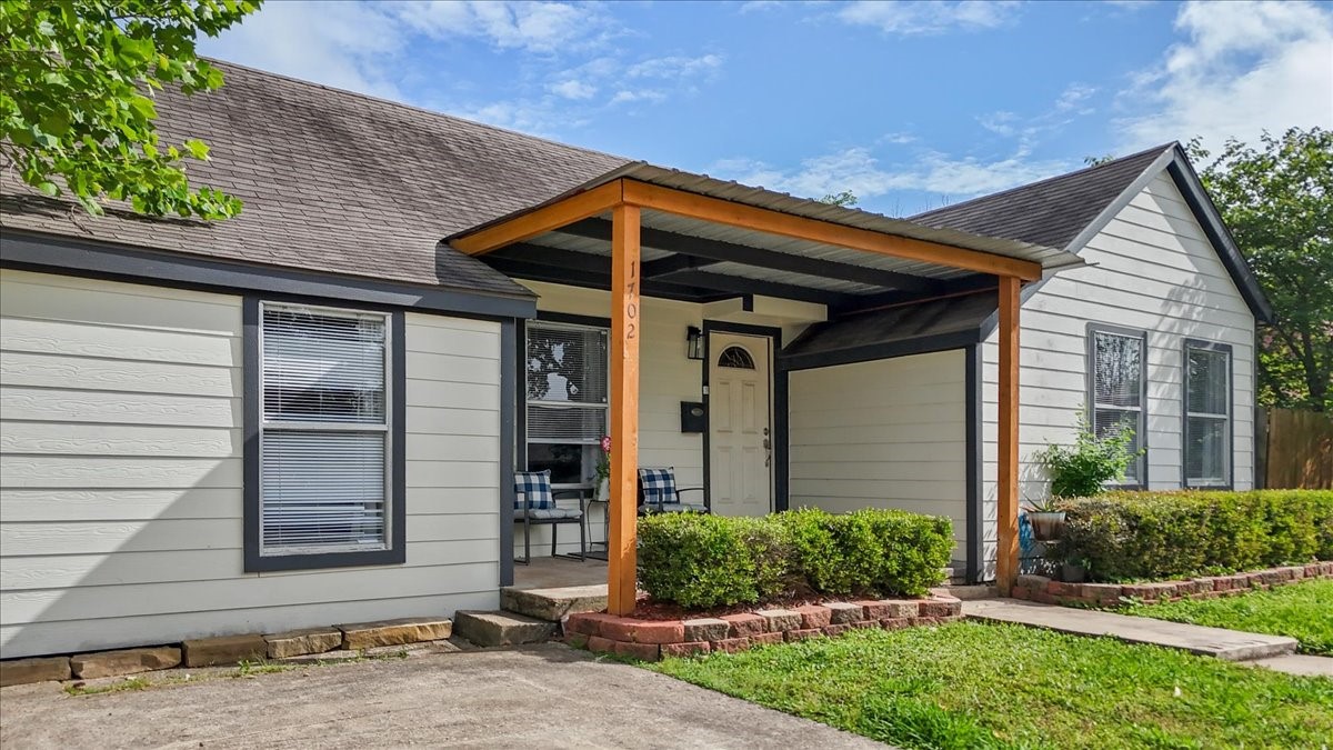 1702 Alabama Street Property Photo 2
