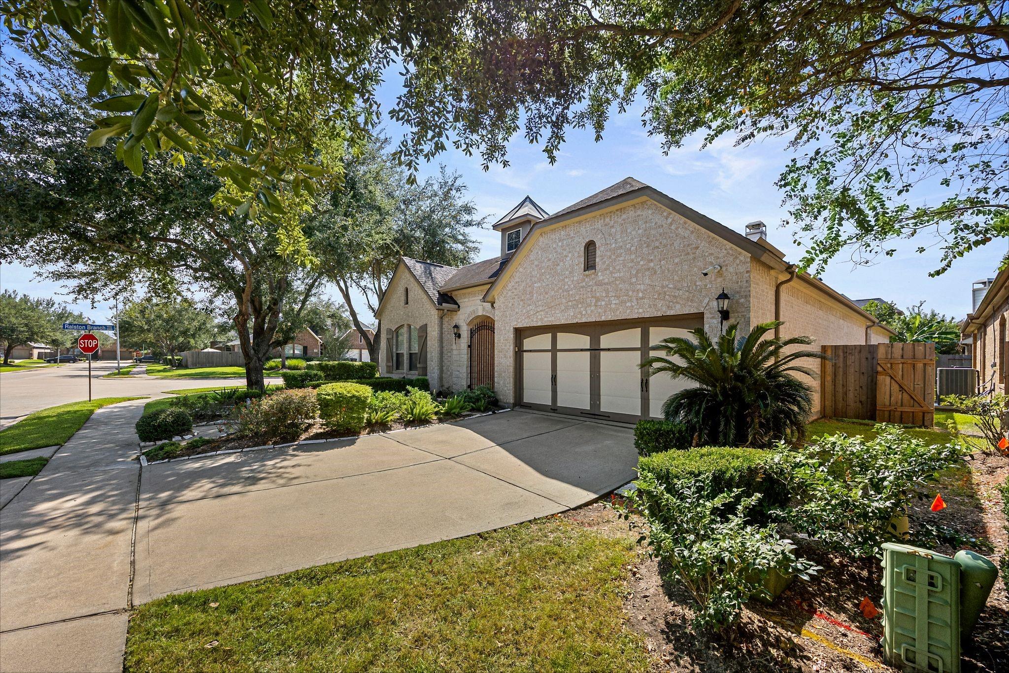 6518 Dallerton St Property Photo 4