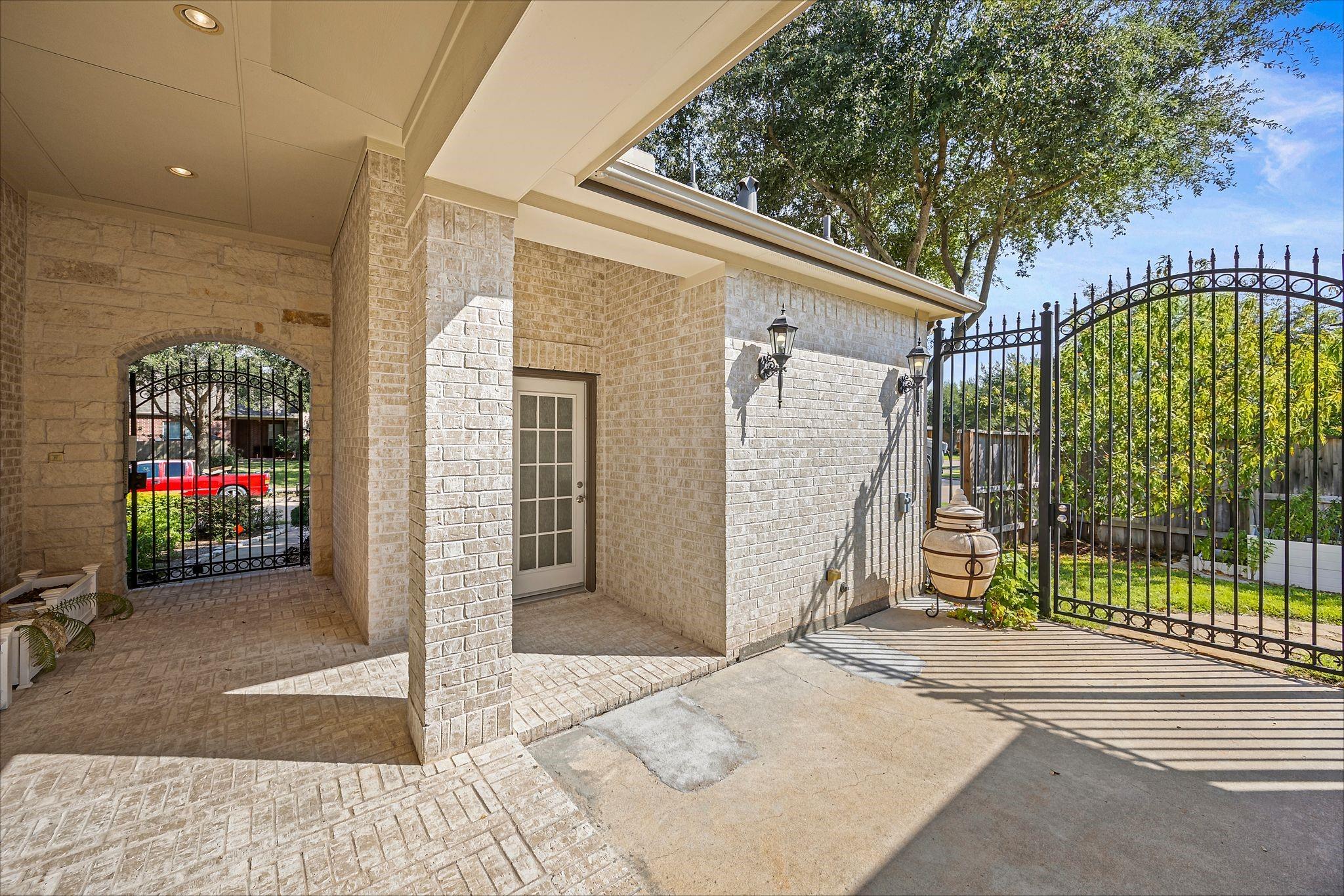 6518 Dallerton St Property Photo 6
