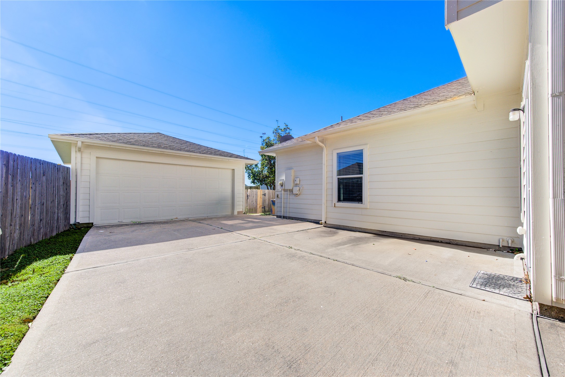 16723 Mammoth Springs Drive Property Photo 4