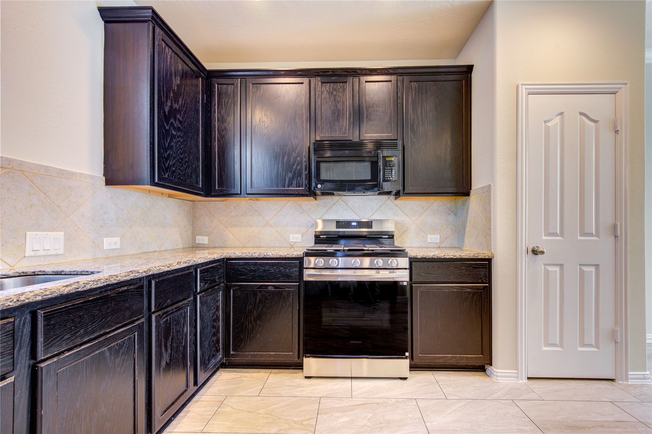 16723 Mammoth Springs Drive Property Photo 15