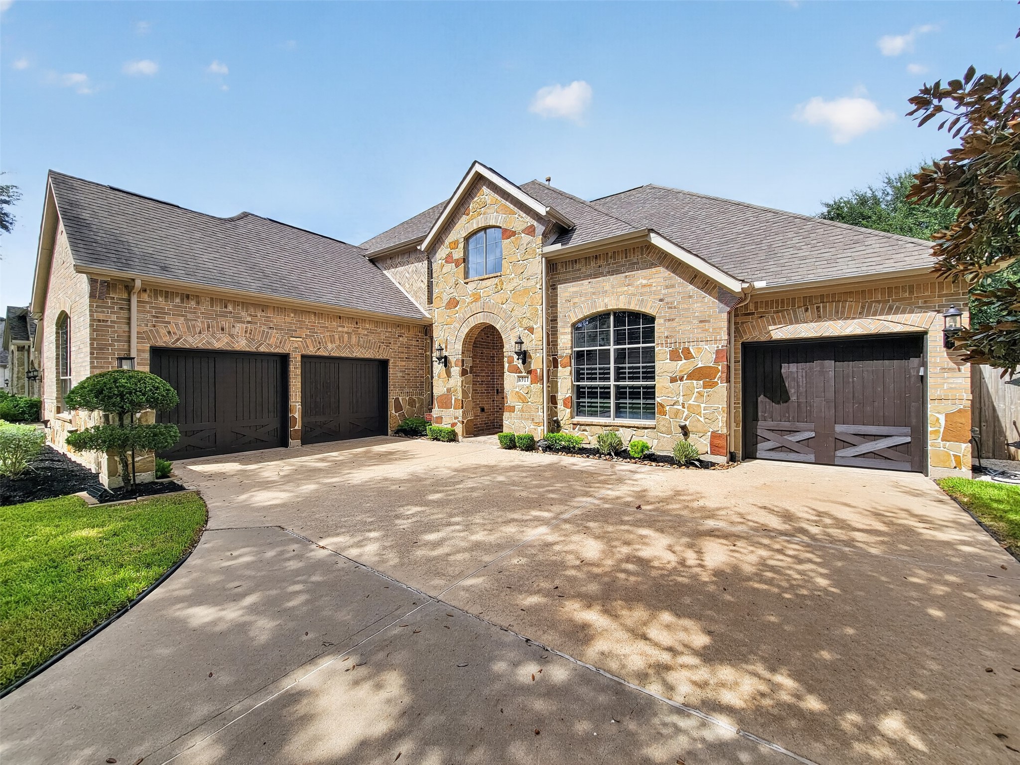 6911 Gossamer Lane Property Photo 1