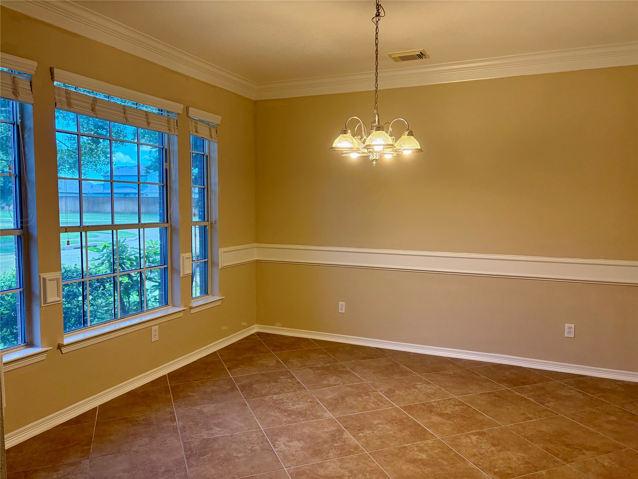 5607 Eagle Sky Boulevard Property Photo 3