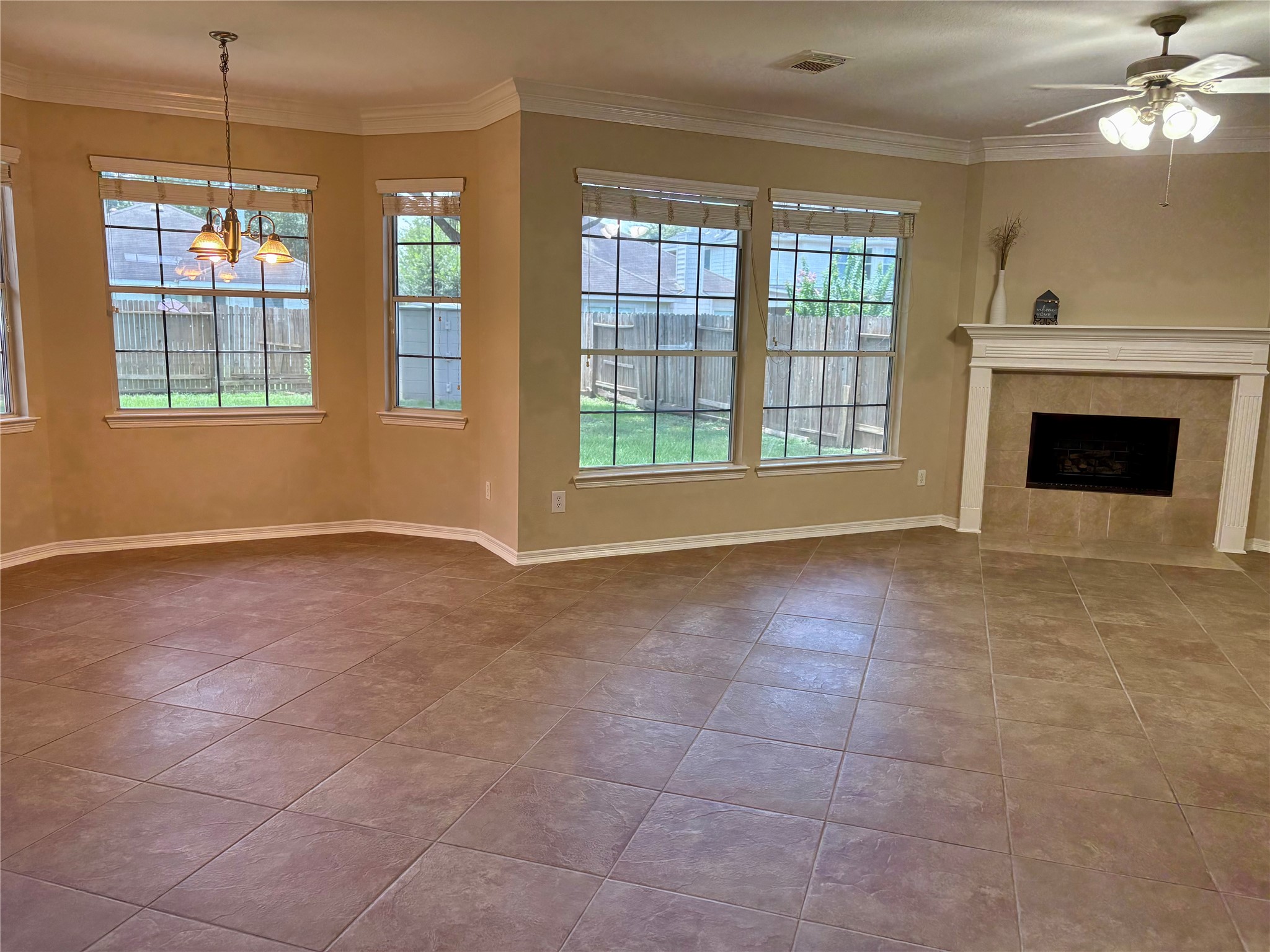 5607 Eagle Sky Boulevard Property Photo 5