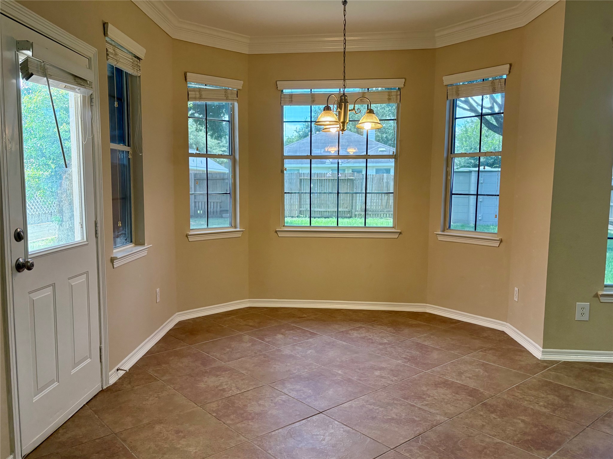 5607 Eagle Sky Boulevard Property Photo 6